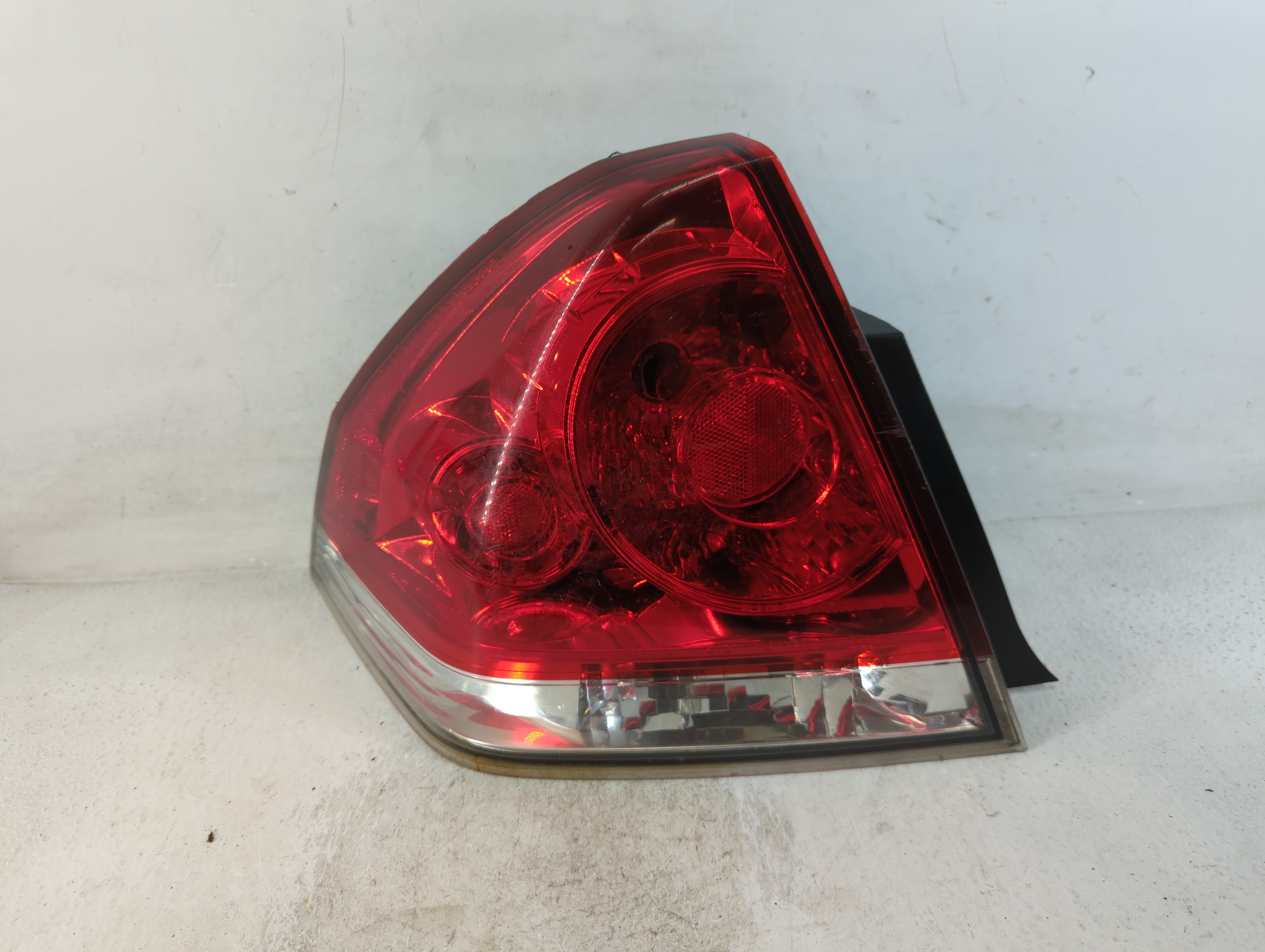 2006-2016 Chevrolet Impala Driver Left Side Tail Light Taillight Oem 804601 - Oemusedautoparts1.com