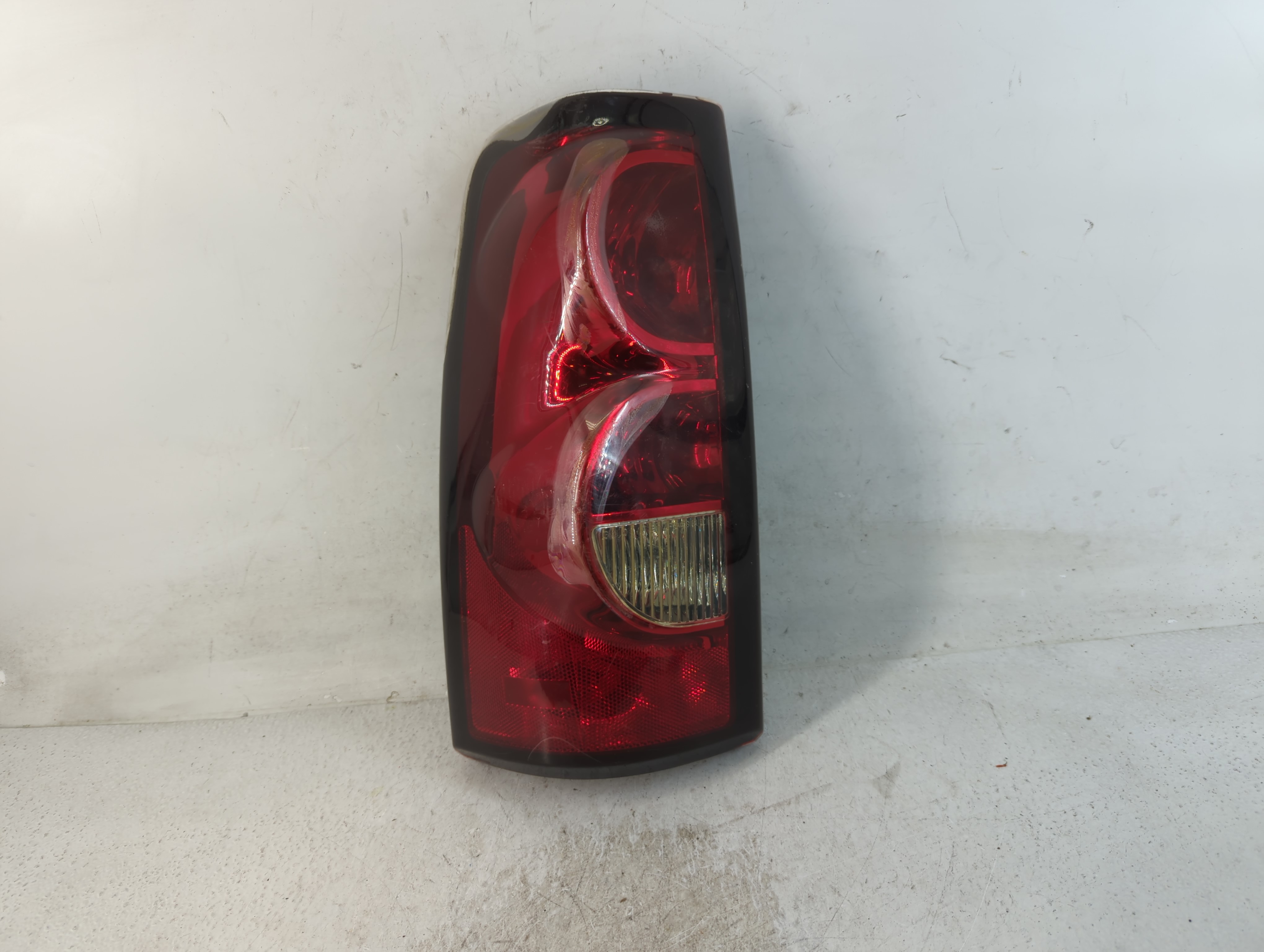2004 Chevrolet Silverado 1500 Driver Left Side Tail Light Taillight Oem 804631 - Oemusedautoparts1.com