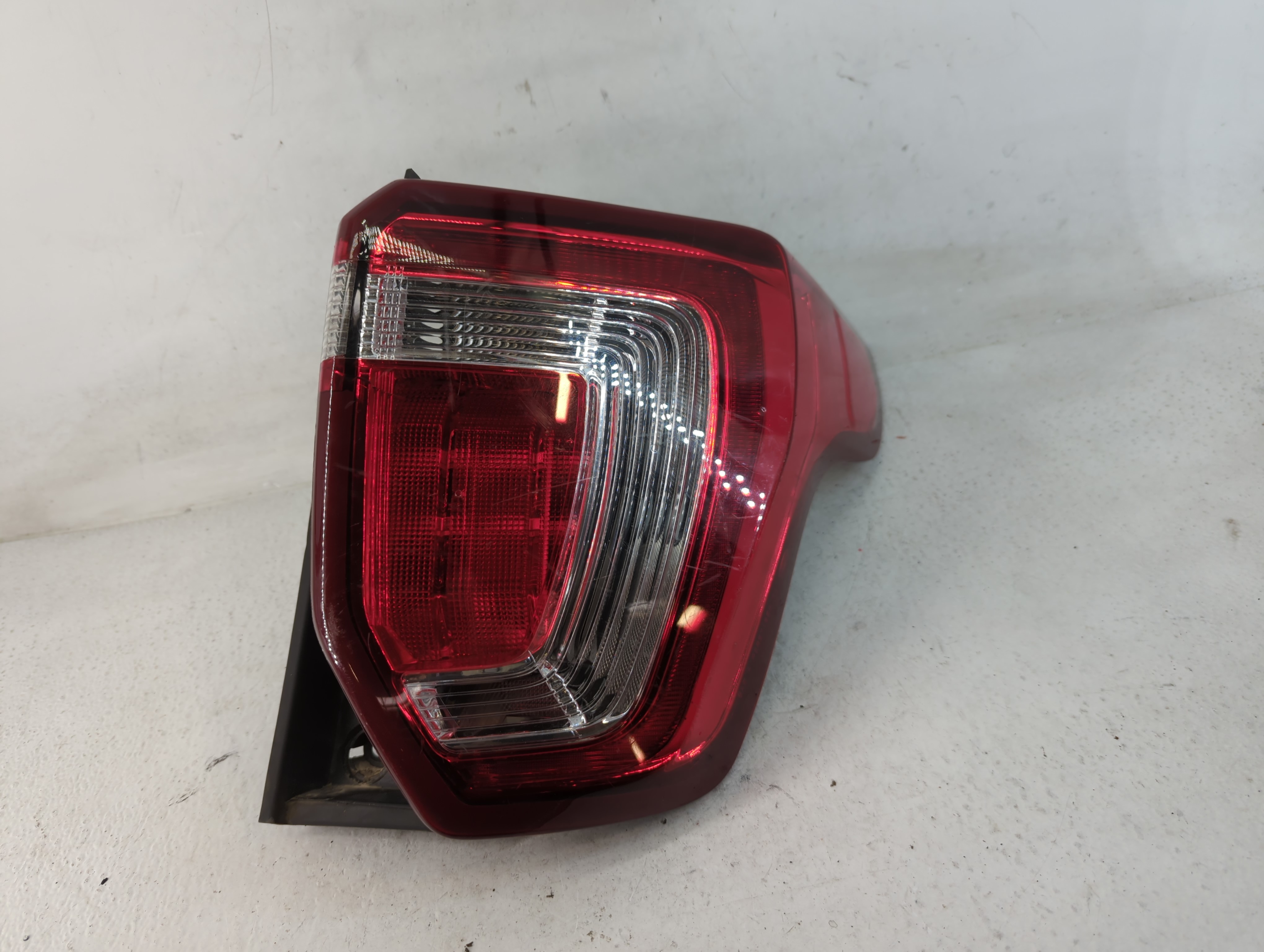 Picture of 2017 Ford Explorer Passenger Right Side Tail Light Taillight Oem 804637