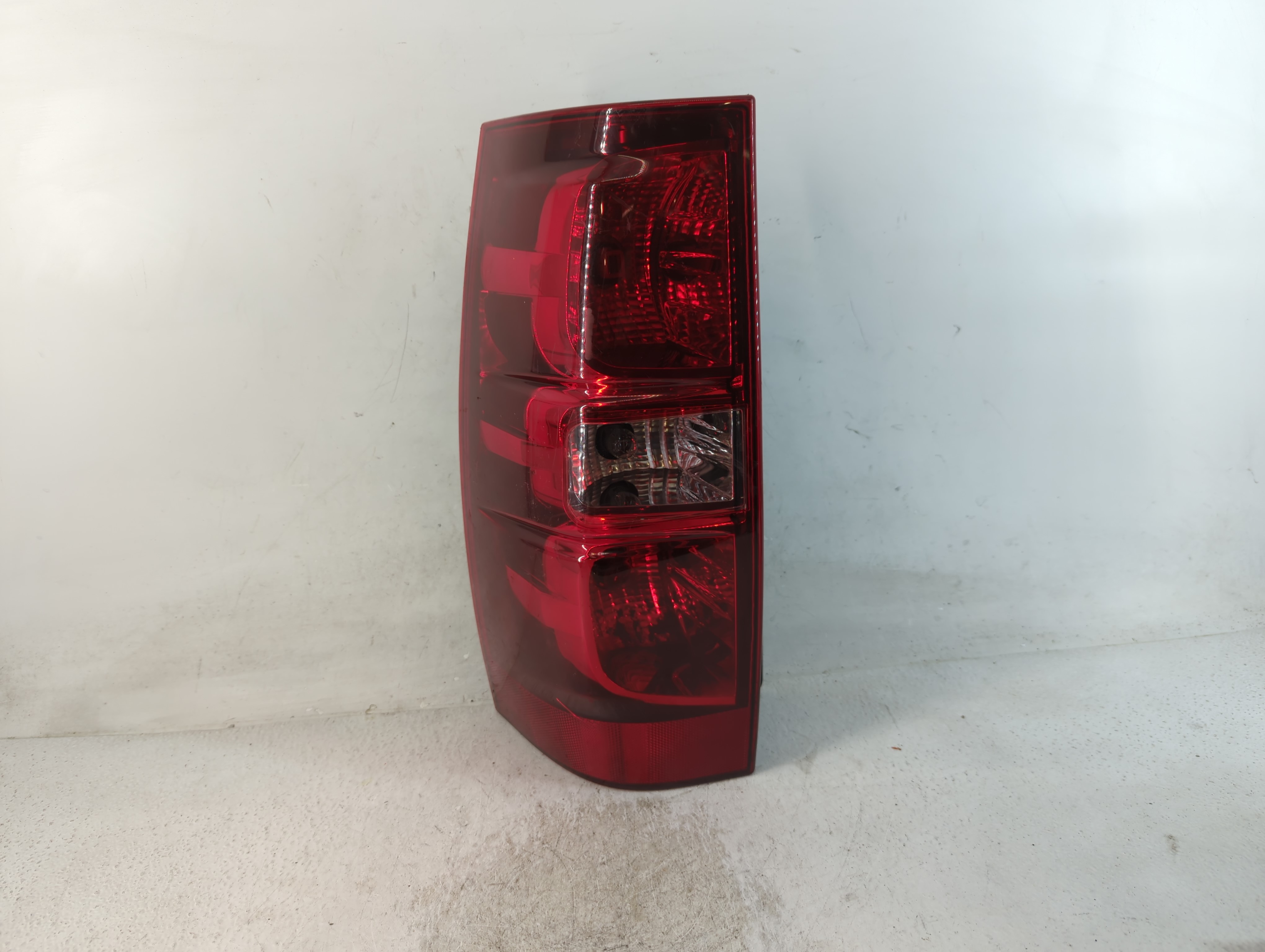 2007 Chevrolet Suburban 1500 Driver Left Side Tail Light Taillight Oem 804652 - Oemusedautoparts1.com