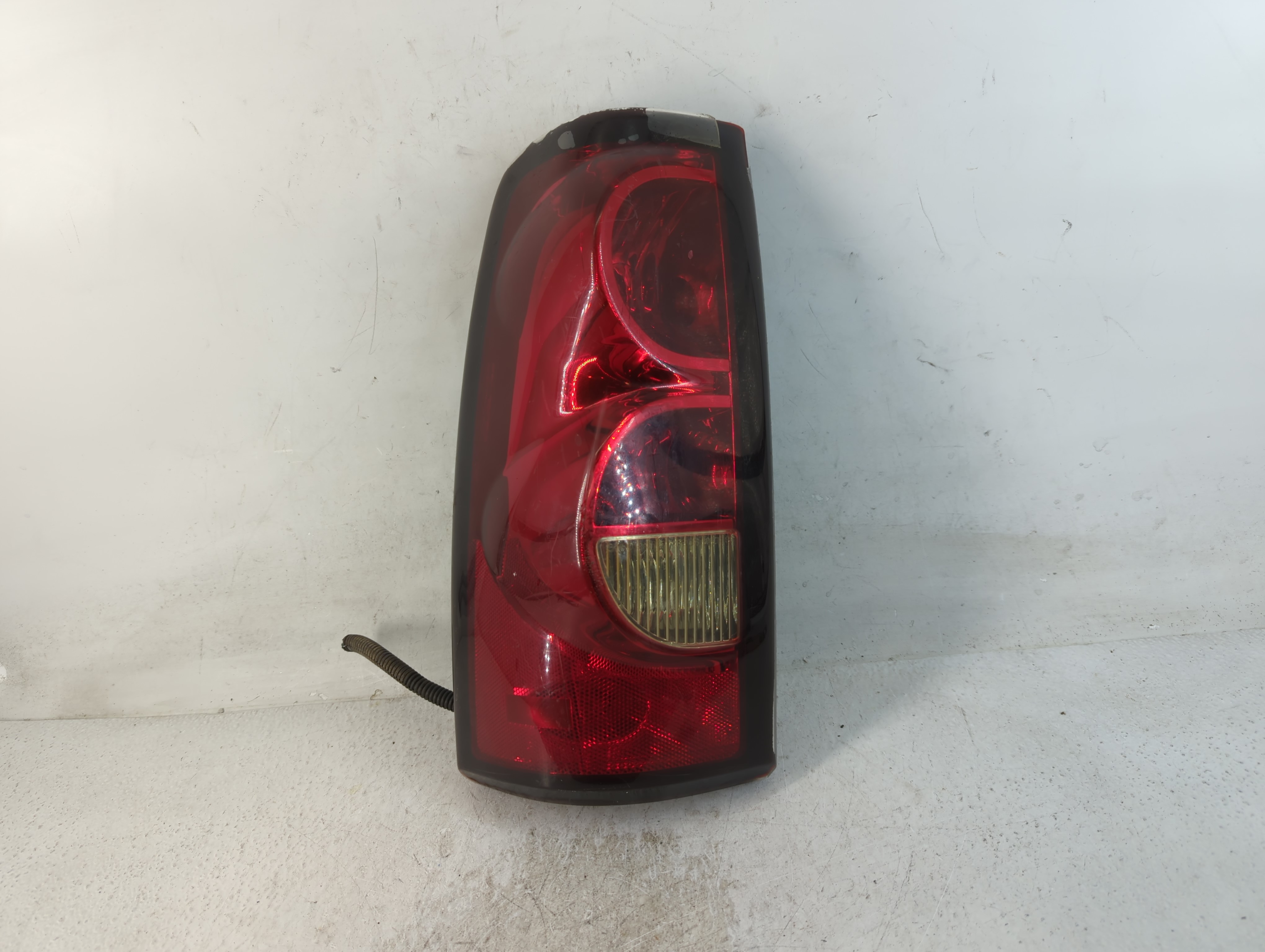 2004 Chevrolet Silverado 1500 Driver Left Side Tail Light Taillight Oem 804660 - Oemusedautoparts1.com