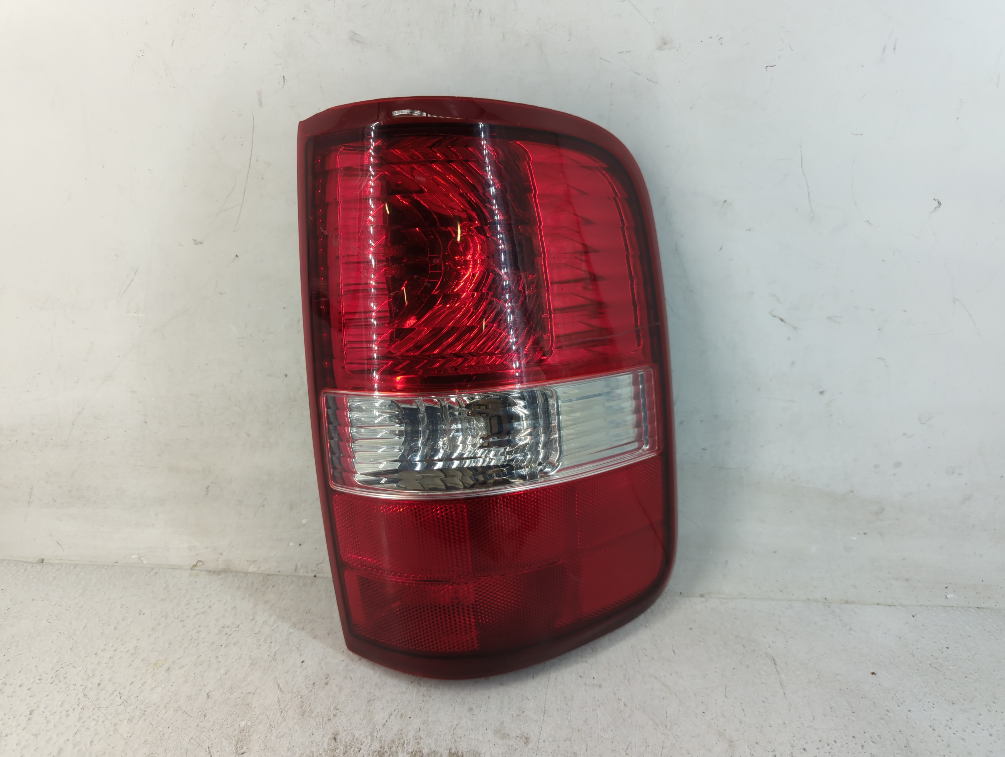 2004-2008 Ford F-150 Passenger Right Side Tail Light Taillight Oem 804661 - Oemusedautoparts1.com