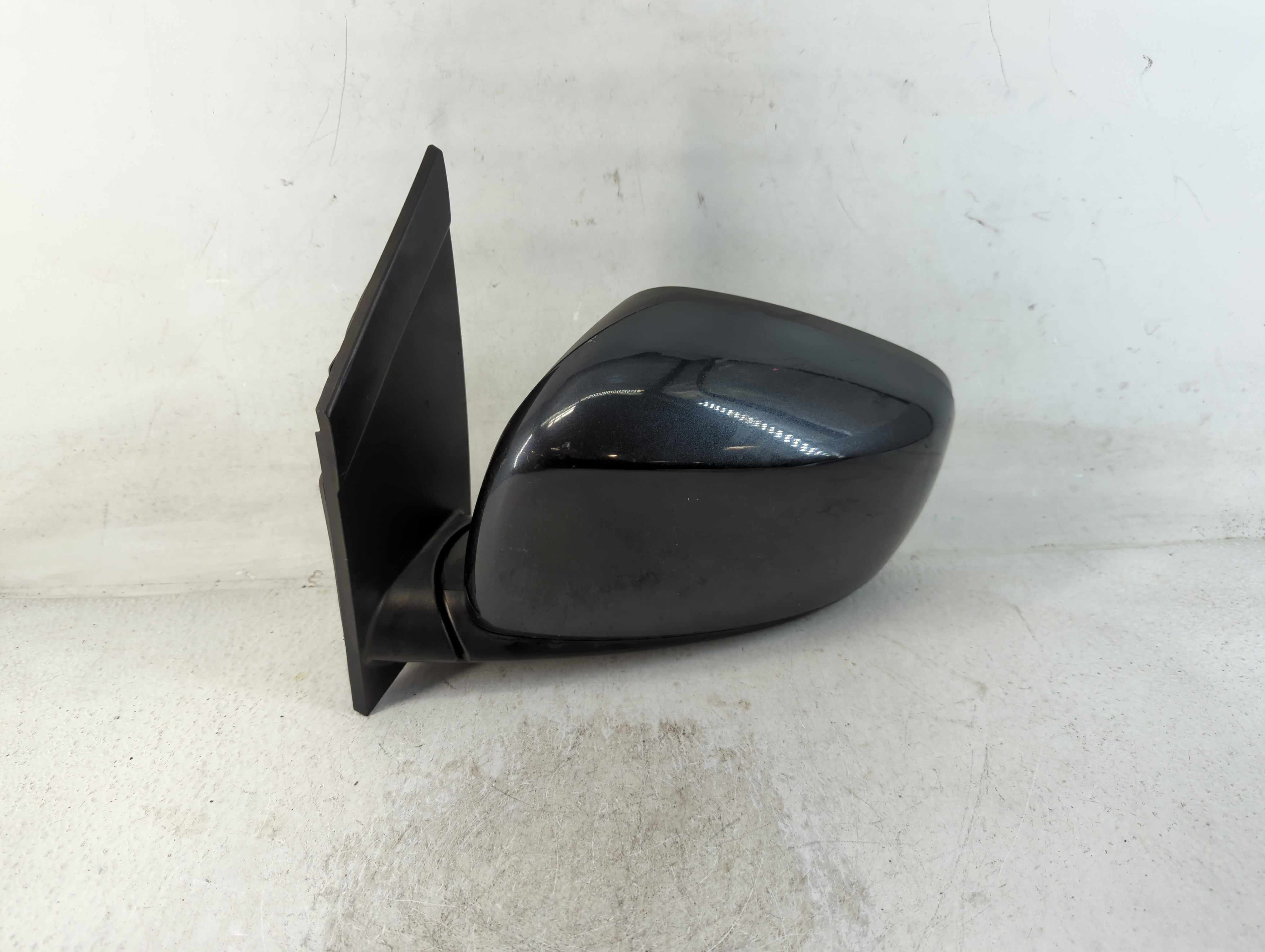2011-2016 Chrysler Town & Country Driver Left Side View Power Door Mirror 804983 - Oemusedautoparts1.com