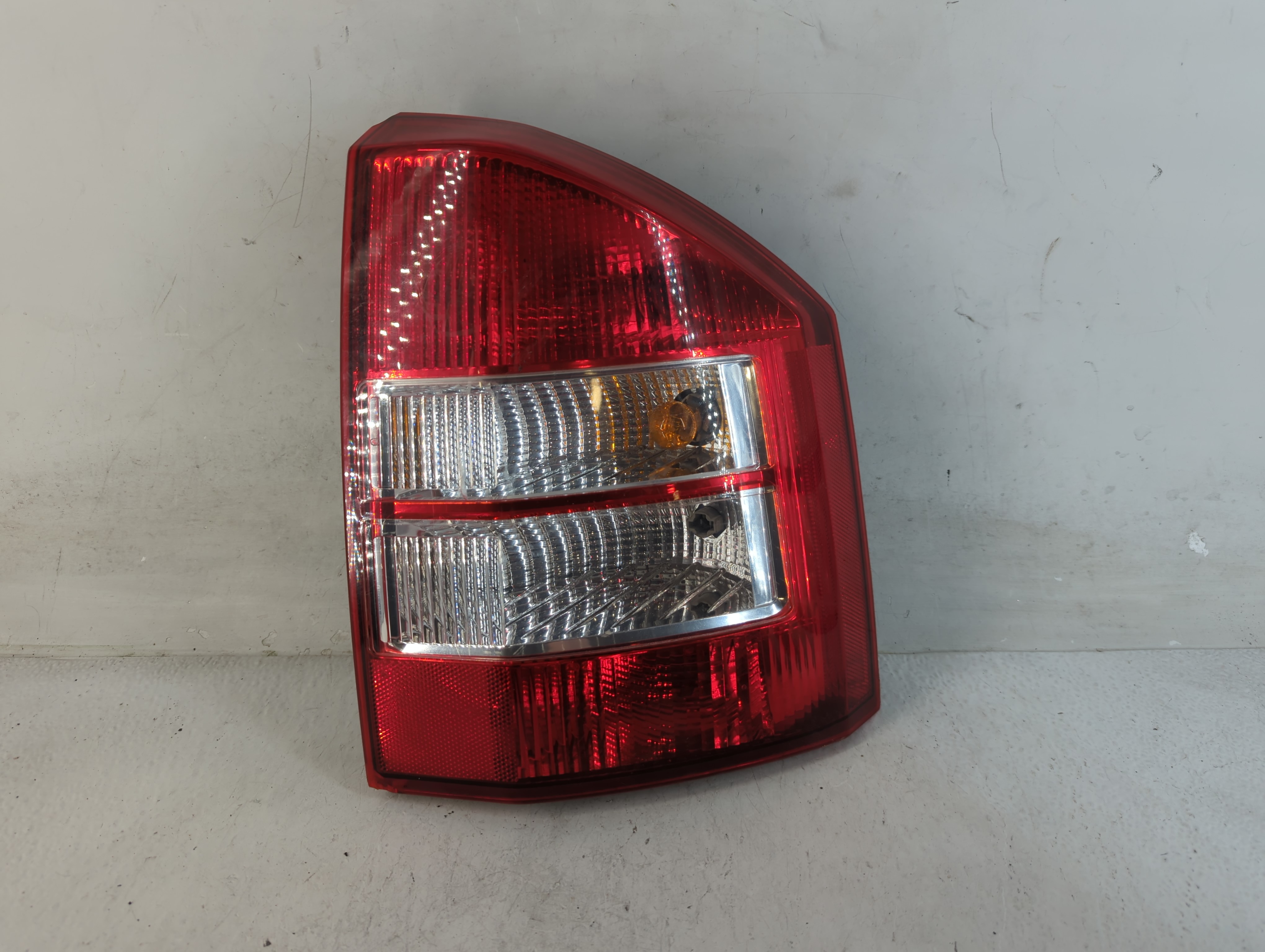 Picture of 2007-2010 Jeep Compass Passenger Right Side Tail Light Taillight Oem 805792