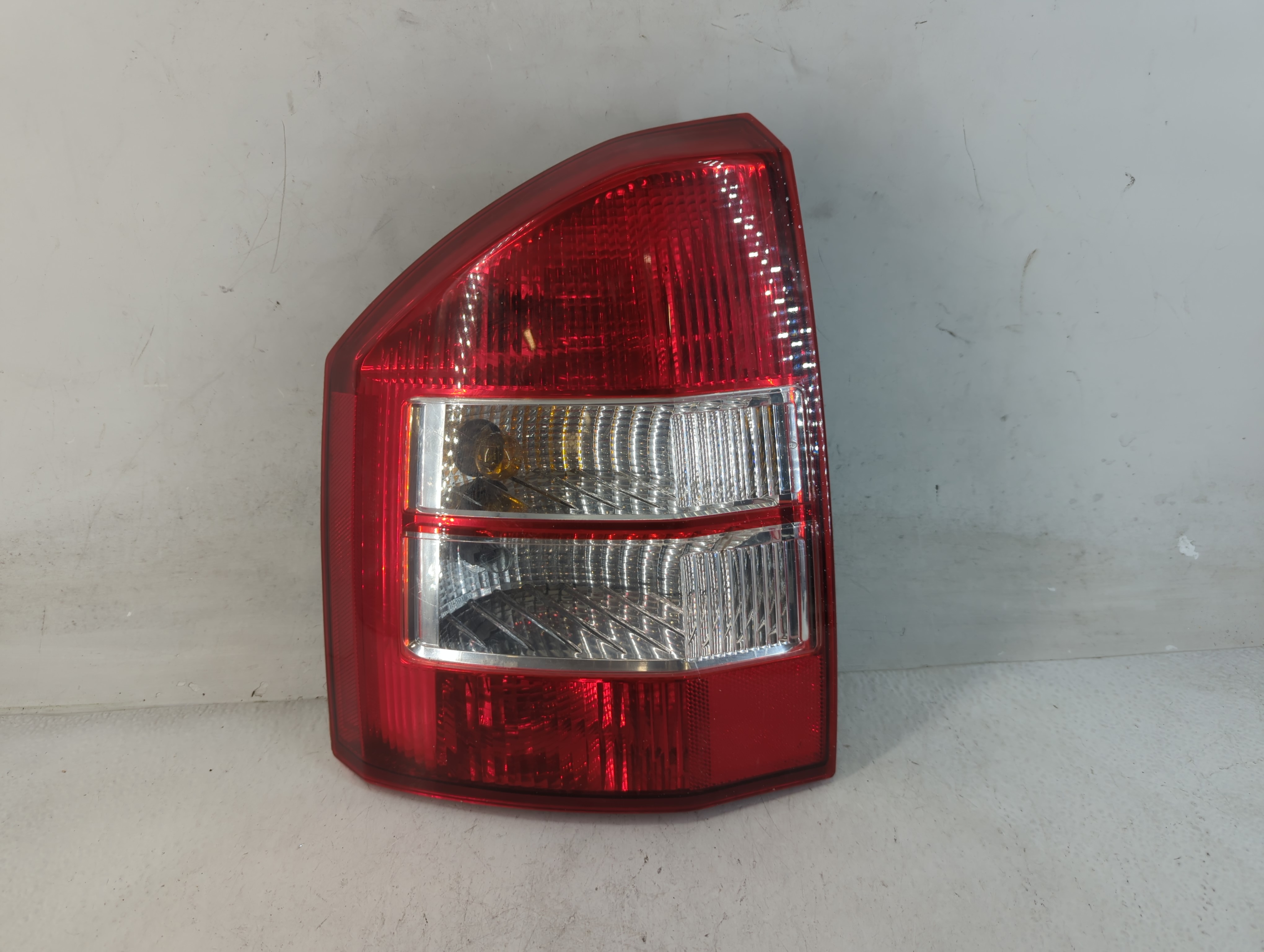 Picture of 2007-2010 Jeep Compass Driver Left Side Tail Light Taillight Oem 805793
