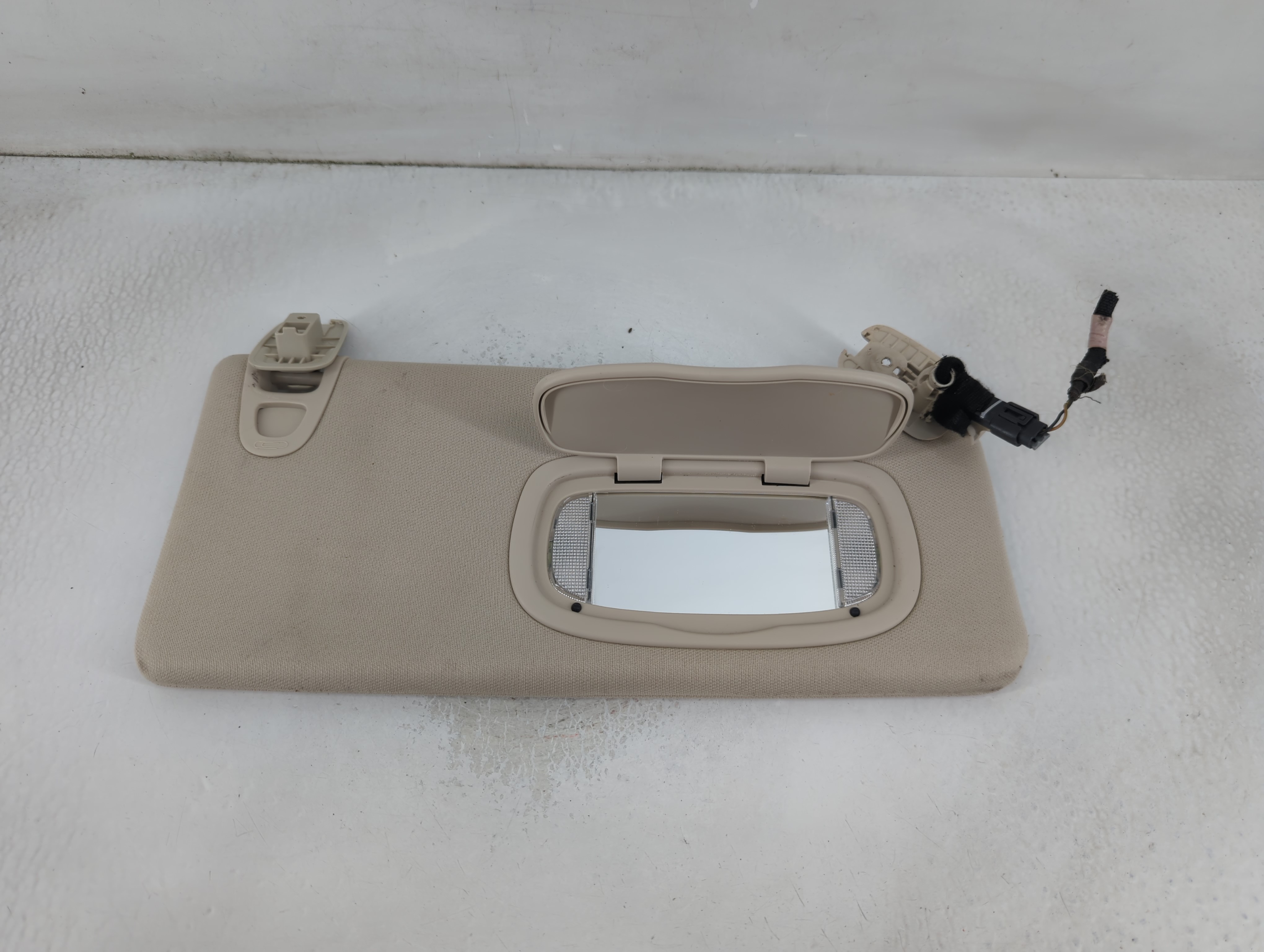 Picture of 2016-2017 Chrysler 200 Passenger Sun Visor Mirror Right Sunvisor 805917