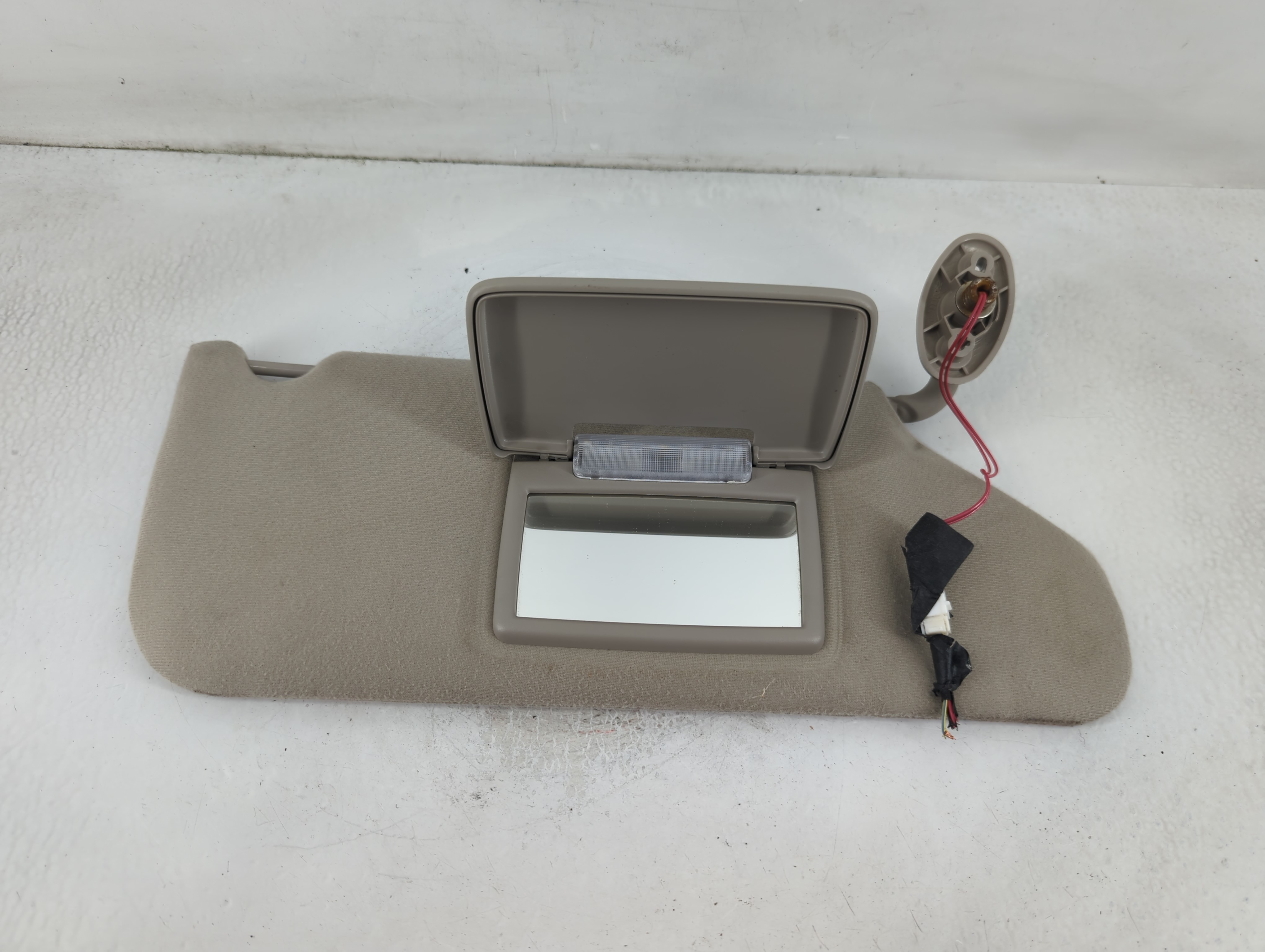 Picture of 2004-2007 Jeep Liberty Passenger Sun Visor Mirror Right Sunvisor 805981