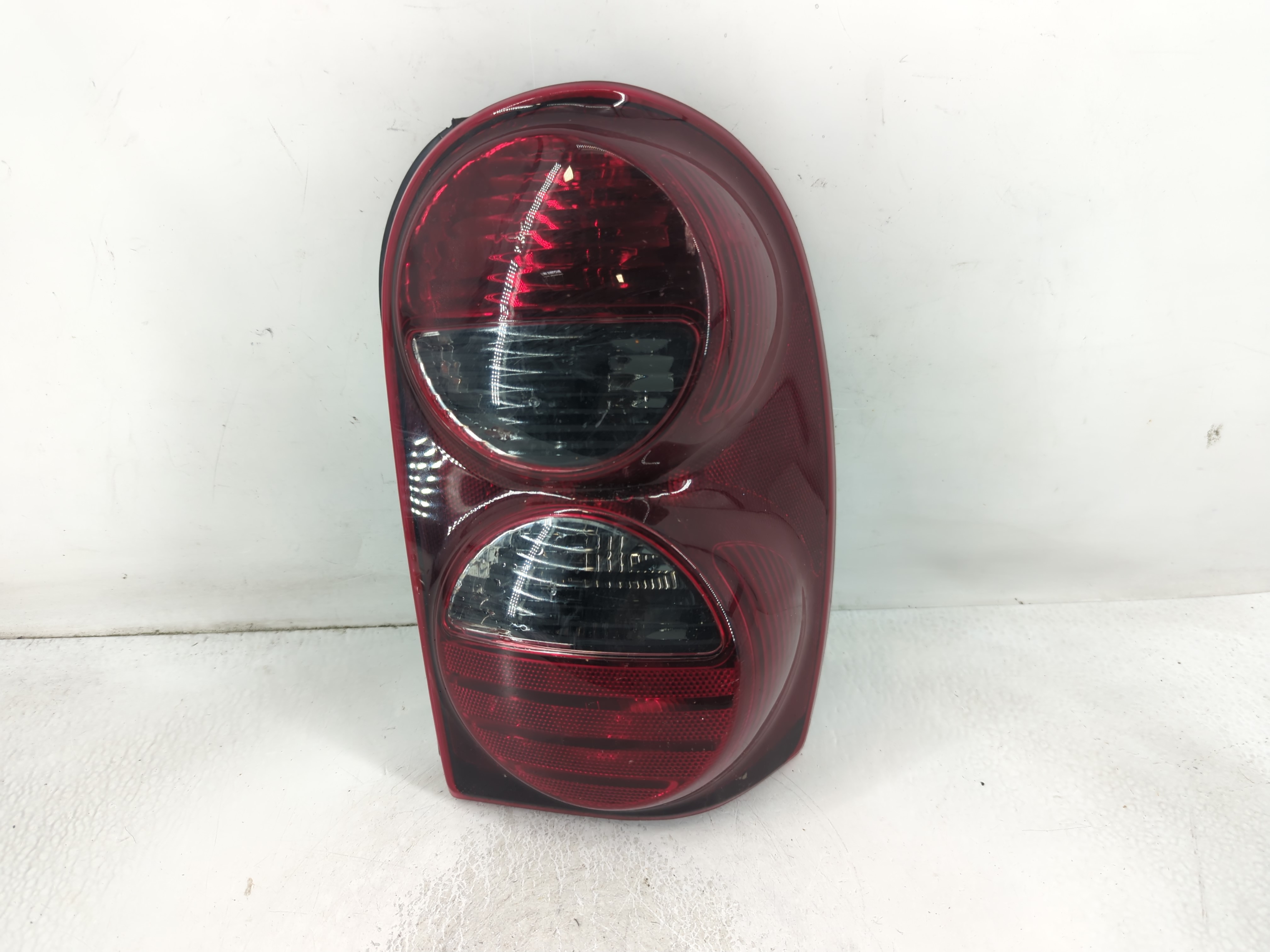 Picture of 2005-2007 Jeep Liberty Passenger Right Side Tail Light Taillight Oem 805984
