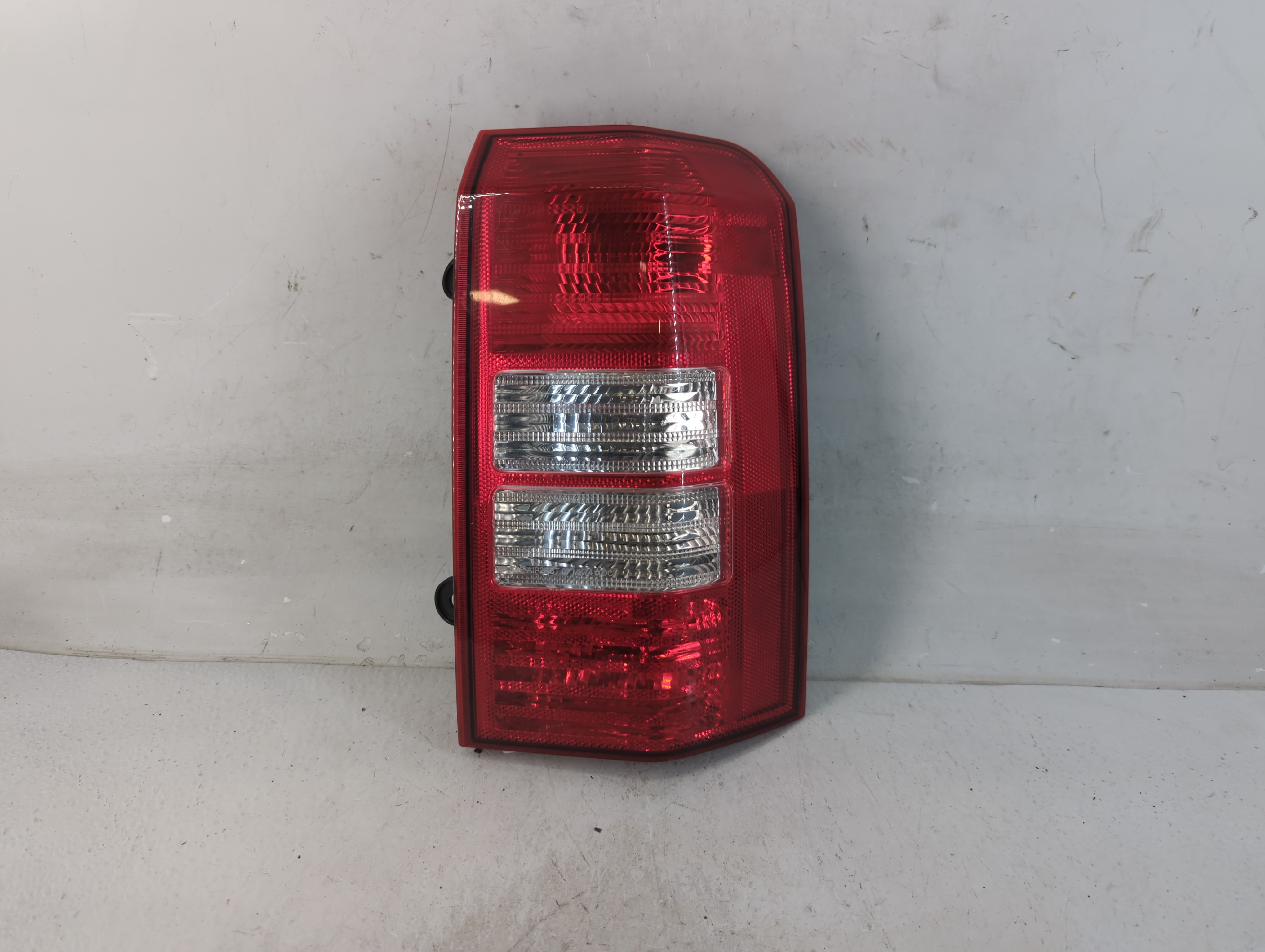 Picture of 2008-2017 Jeep Patriot Passenger Right Side Tail Light Taillight Oem 806048