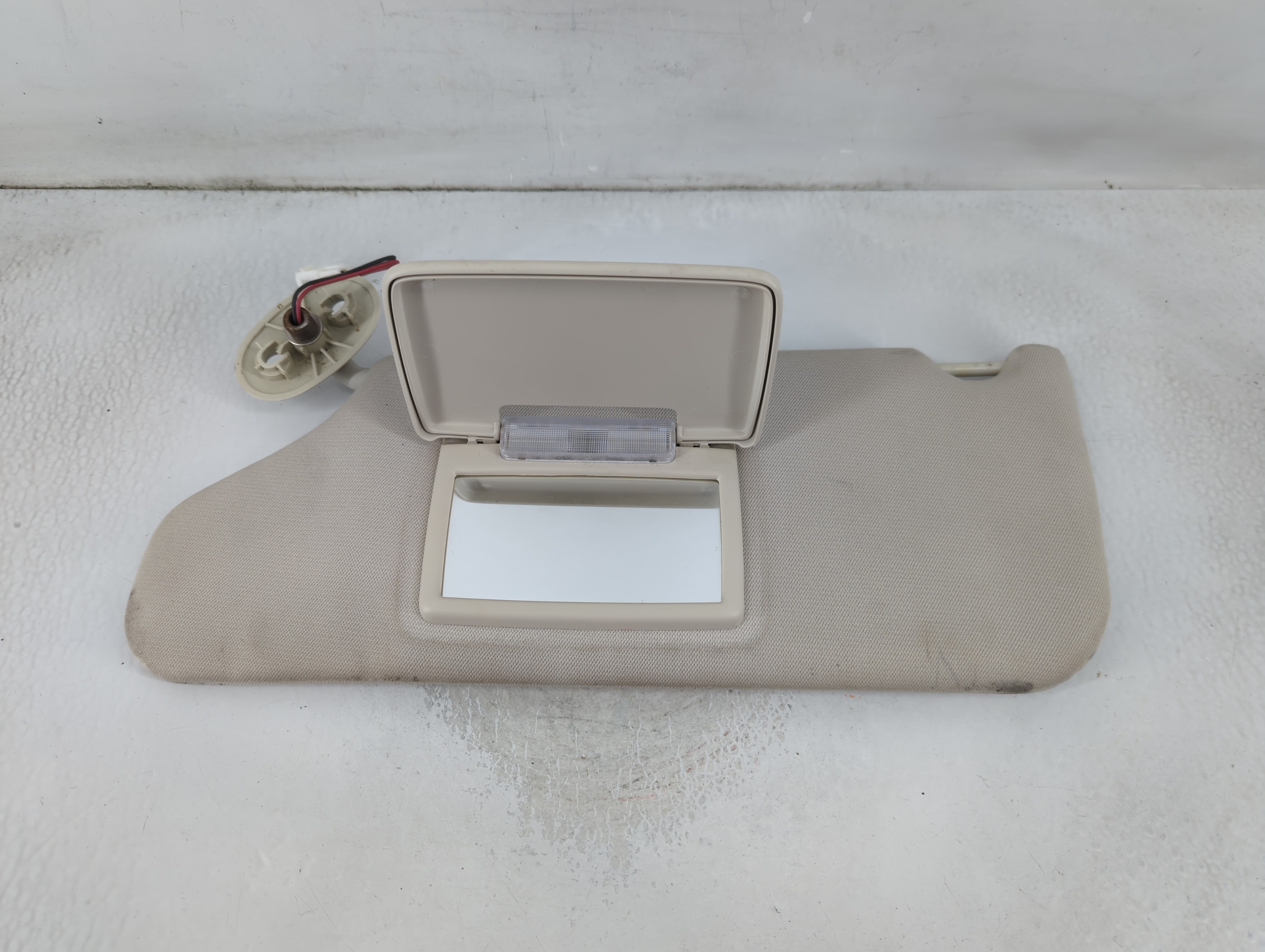 Picture of 2008-2012 Jeep Liberty Driver Sun Visor Mirror Left Sunvisor 806172