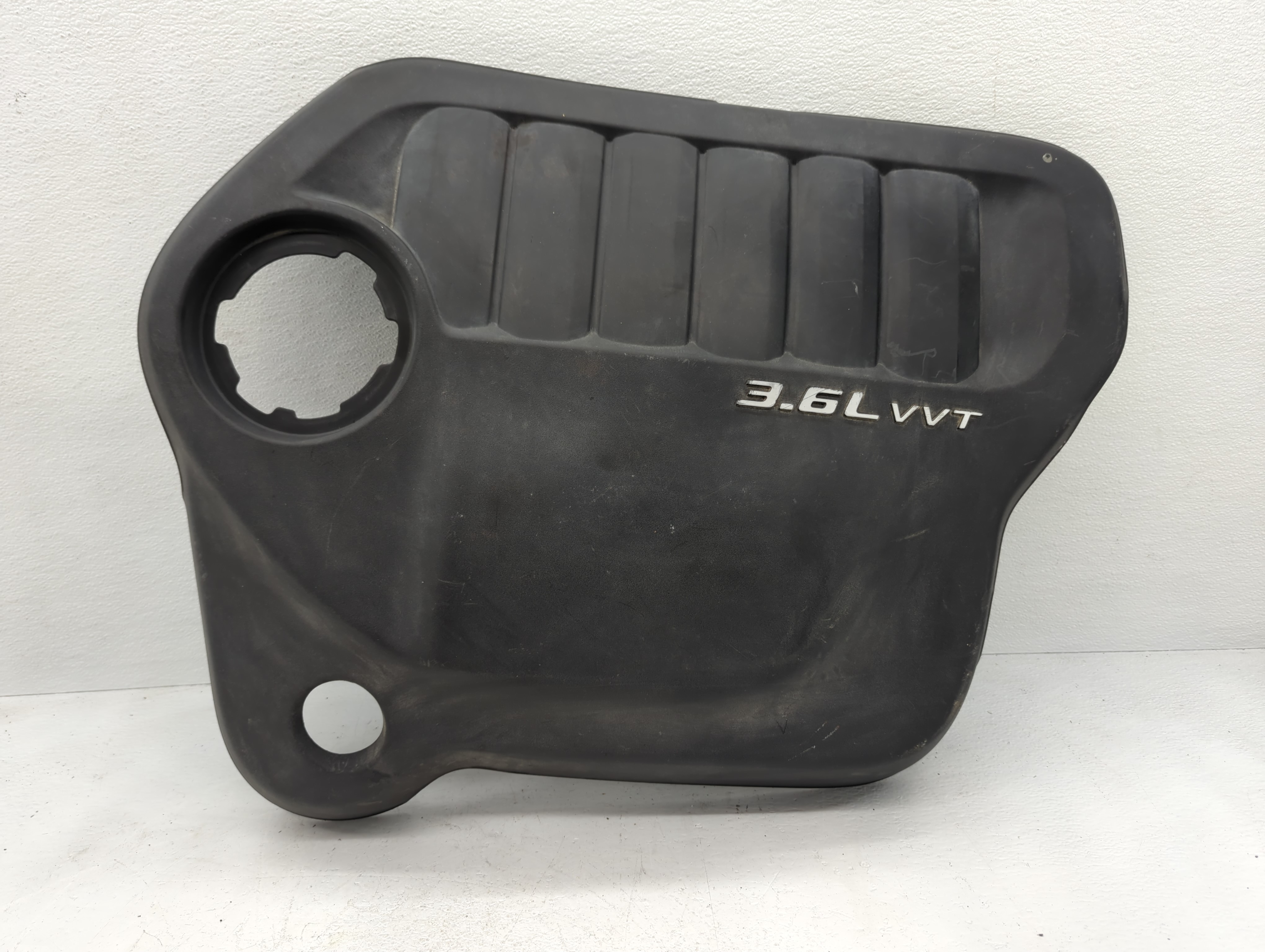 2013 Chrysler 200 Engine Cover 806388 - Oemusedautoparts1.com