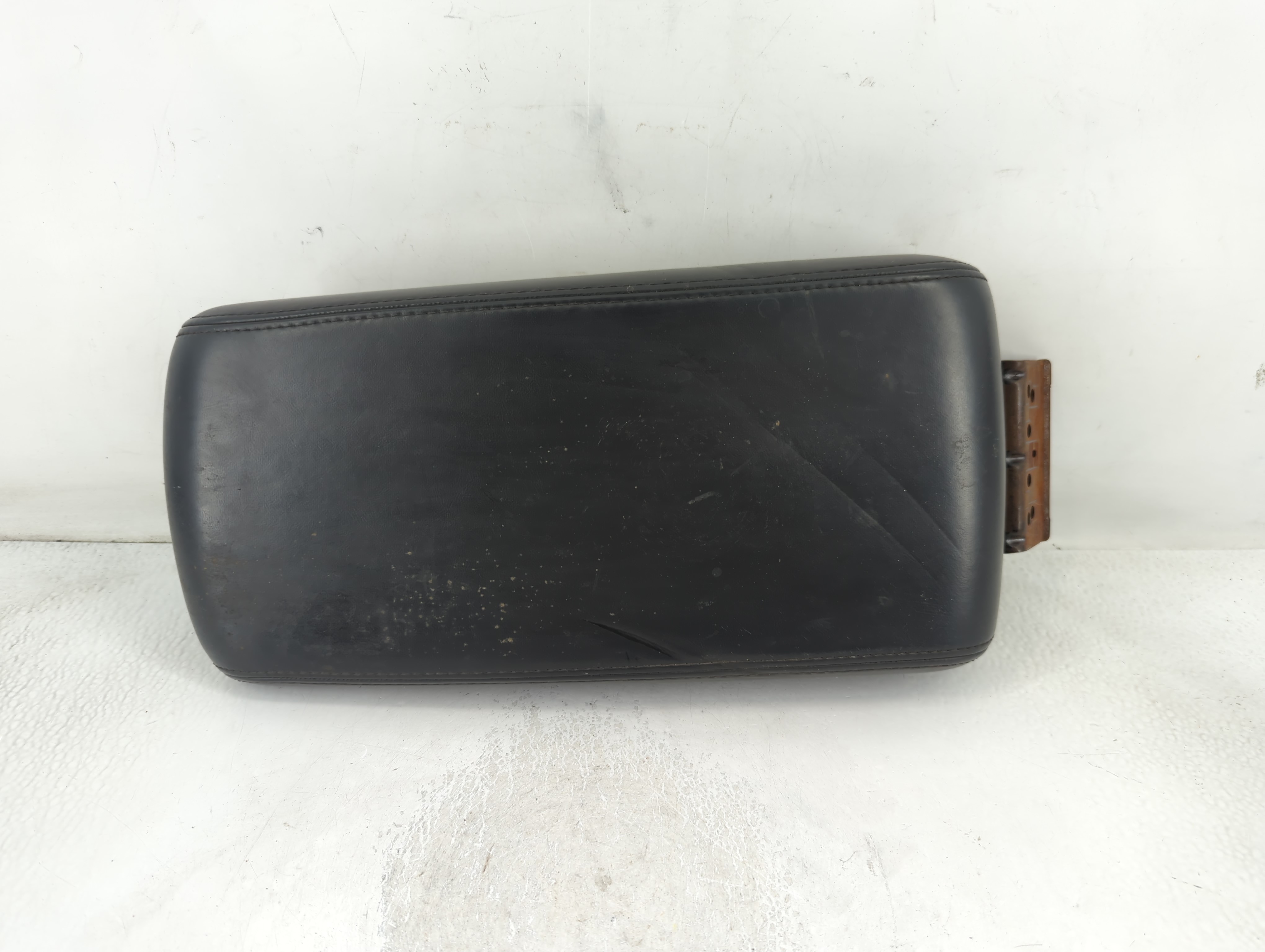 Picture of 2008-2010 Chrysler 300 Center Console Armrest Cover Lid 806431
