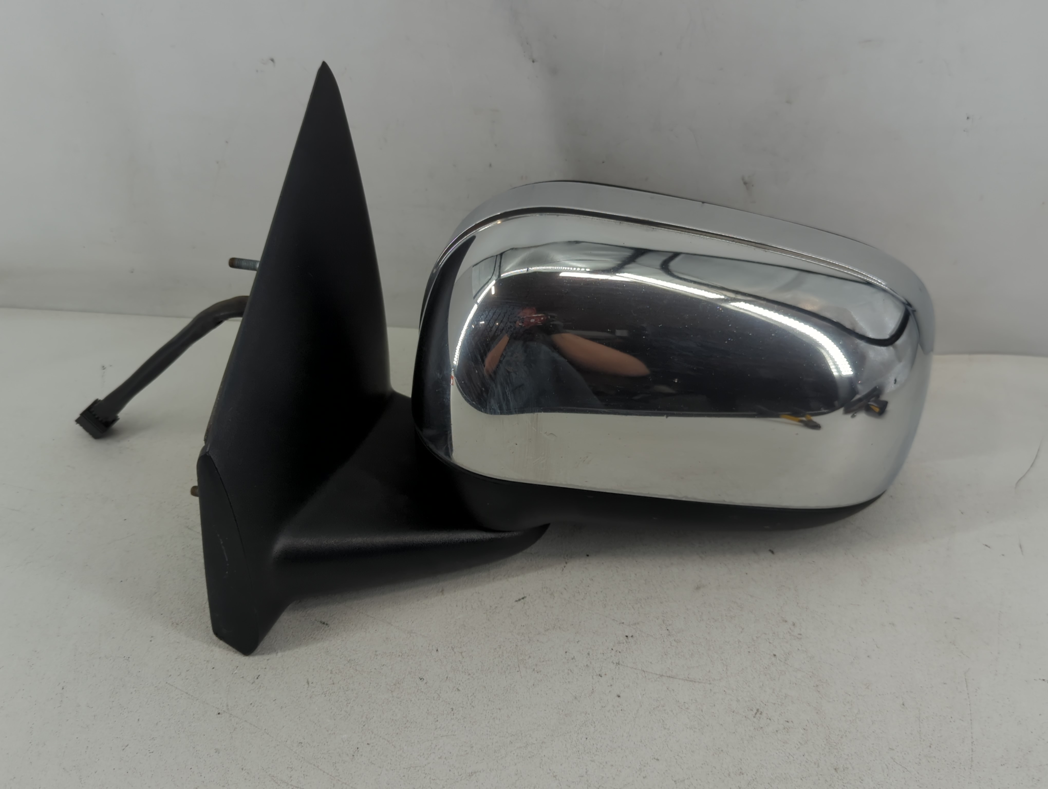 2007-2009 Chrysler Aspen Driver Left Side View Power Door Mirror Chrome 806609 - Oemusedautoparts1.com