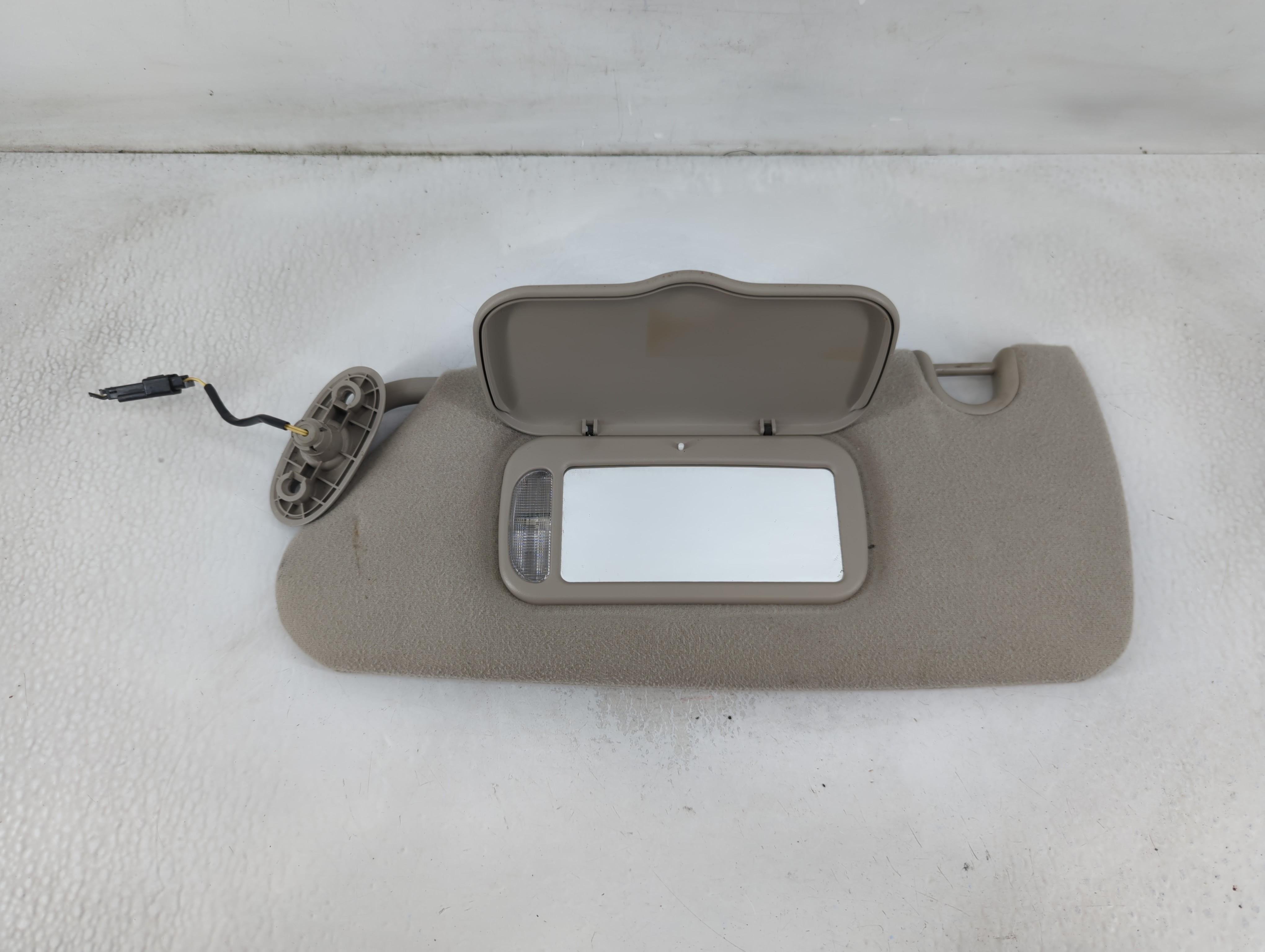 2007-2009 Chrysler Aspen Driver Sun Visor Mirror Left Sunvisor 806615 - Oemusedautoparts1.com