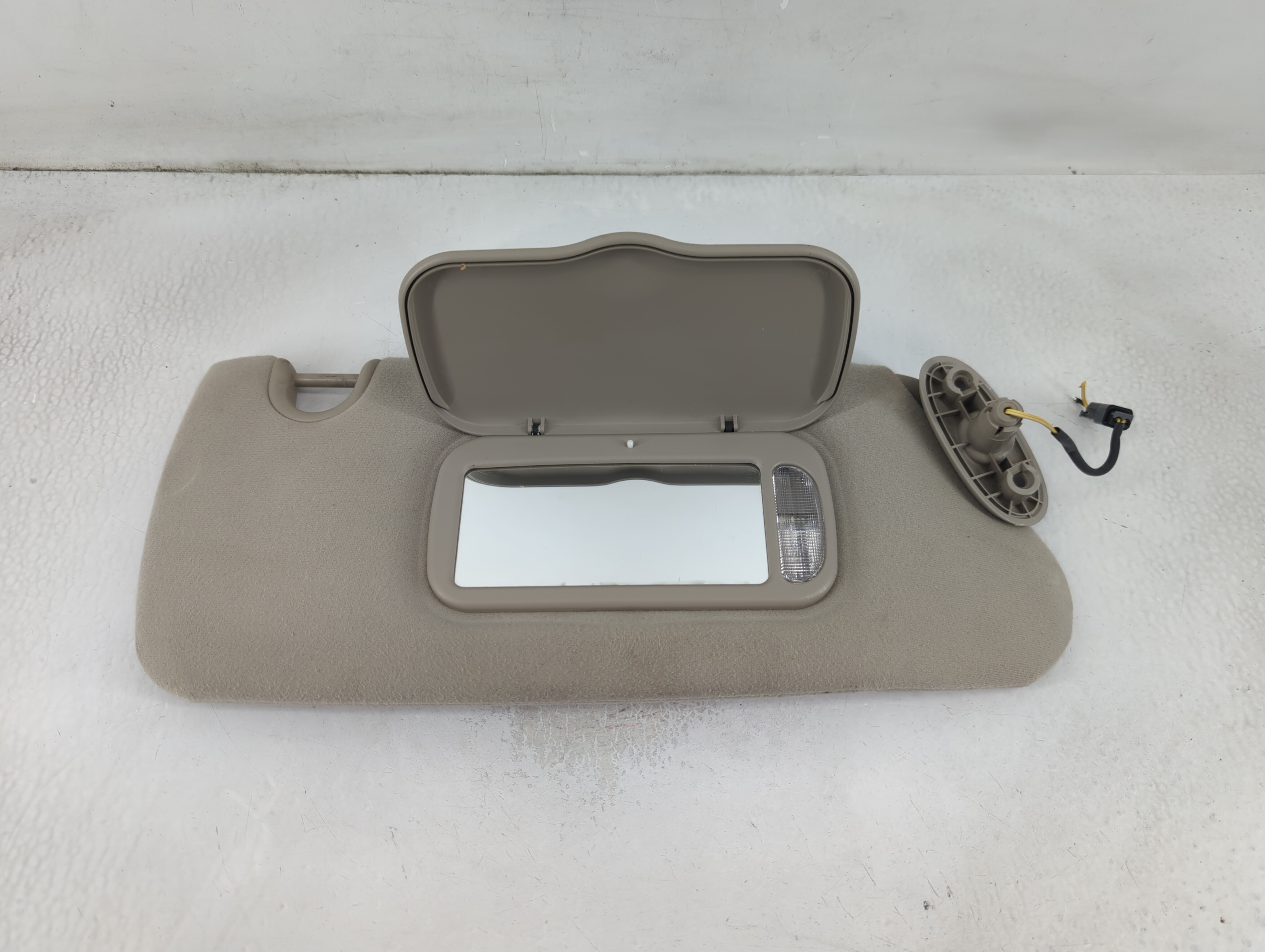 Picture of 2007-2009 Chrysler Aspen Passenger Sun Visor Mirror Right Sunvisor Grey 806616