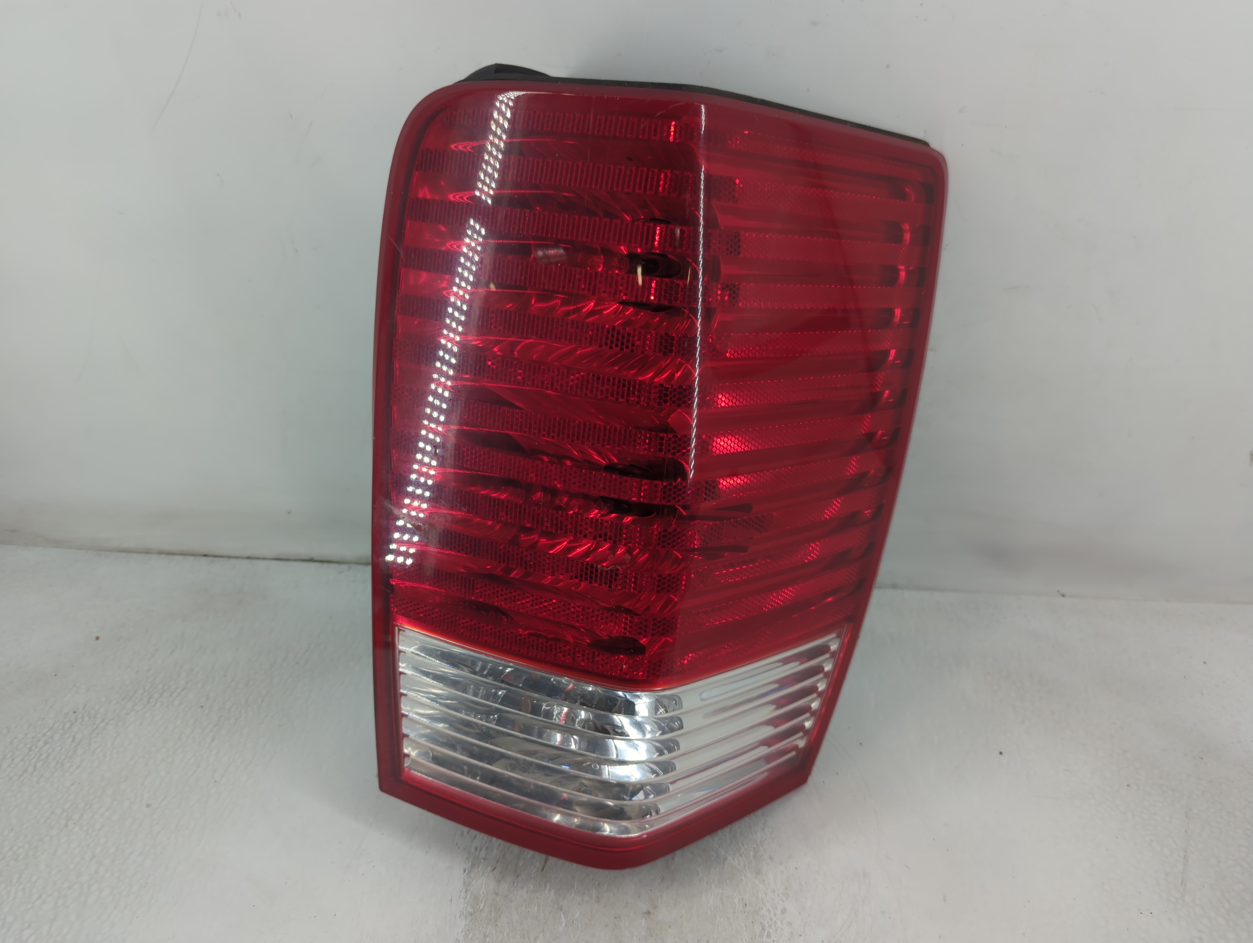 2007-2009 Chrysler Aspen Passenger Right Side Tail Light Taillight Oem 806619 - Oemusedautoparts1.com
