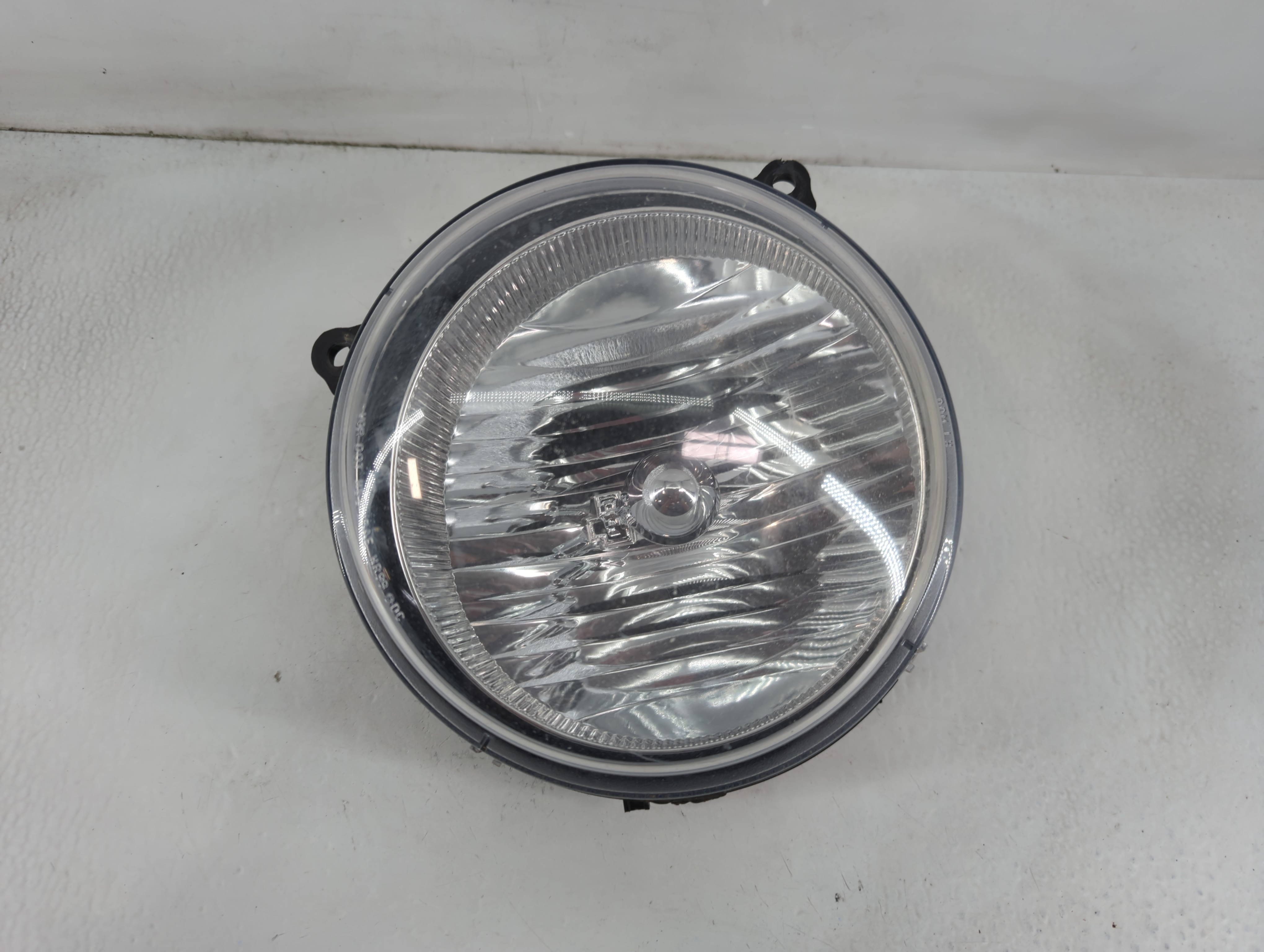 Picture of 2005-2007 Jeep Liberty Driver Left Oem Head Light Headlight Lamp 806809