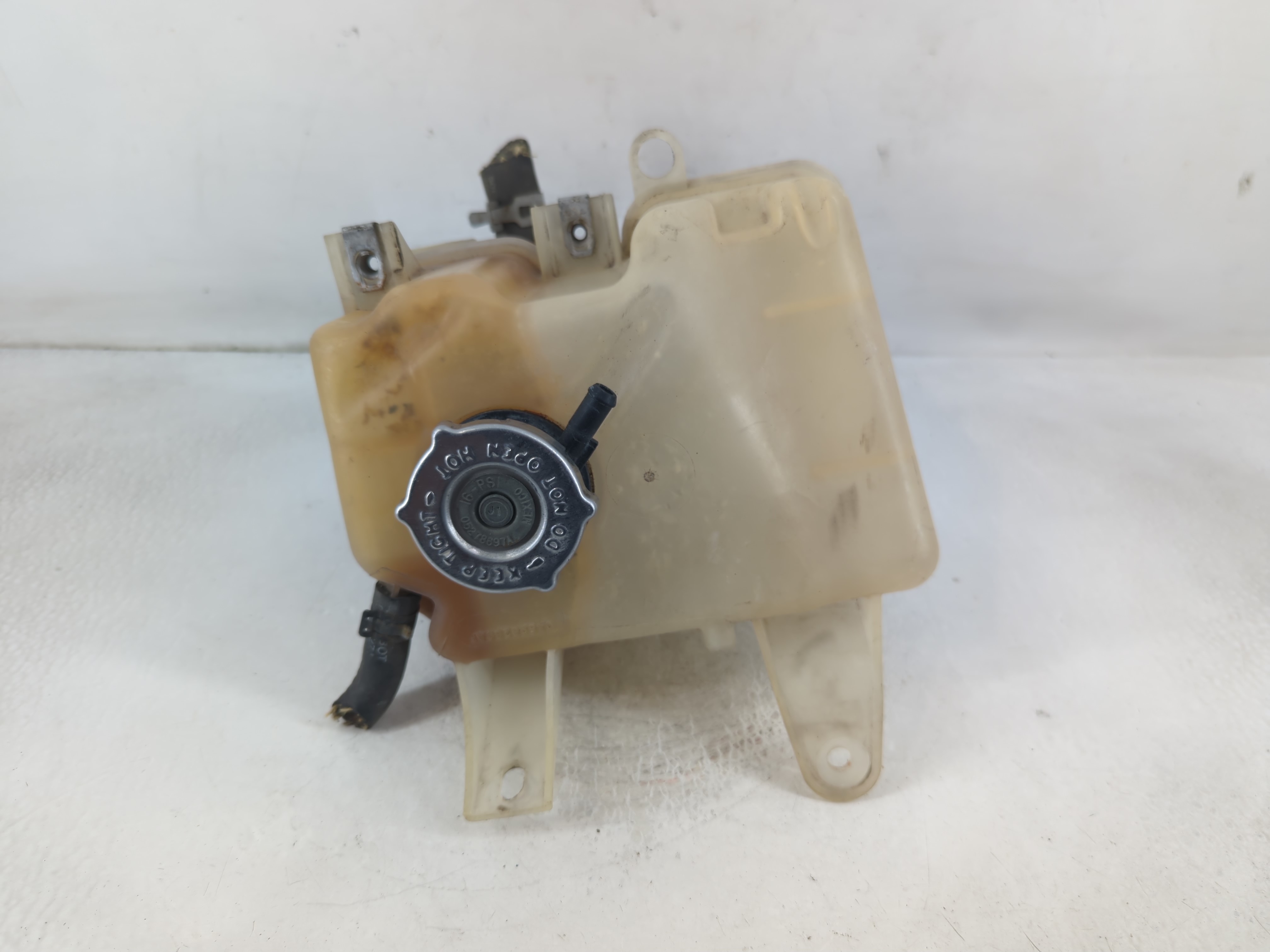 2001 Chrysler Sebring Radiator Coolant Overflow Expansion Tank Bottle 806897 - Oemusedautoparts1.com