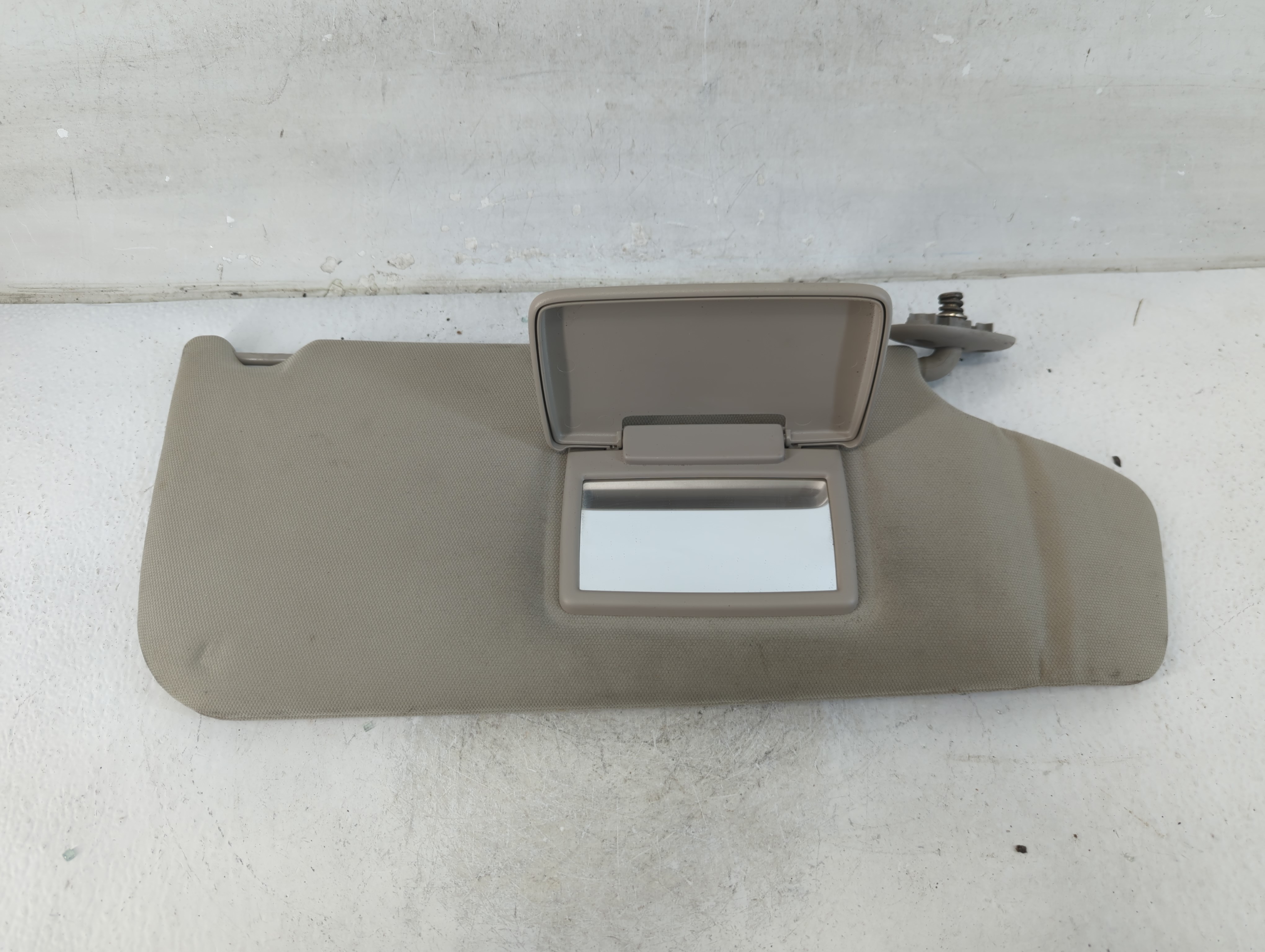 2006-2010 Jeep Commander Passenger Sun Visor Mirror Right Sunvisor 807000 - Oemusedautoparts1.com