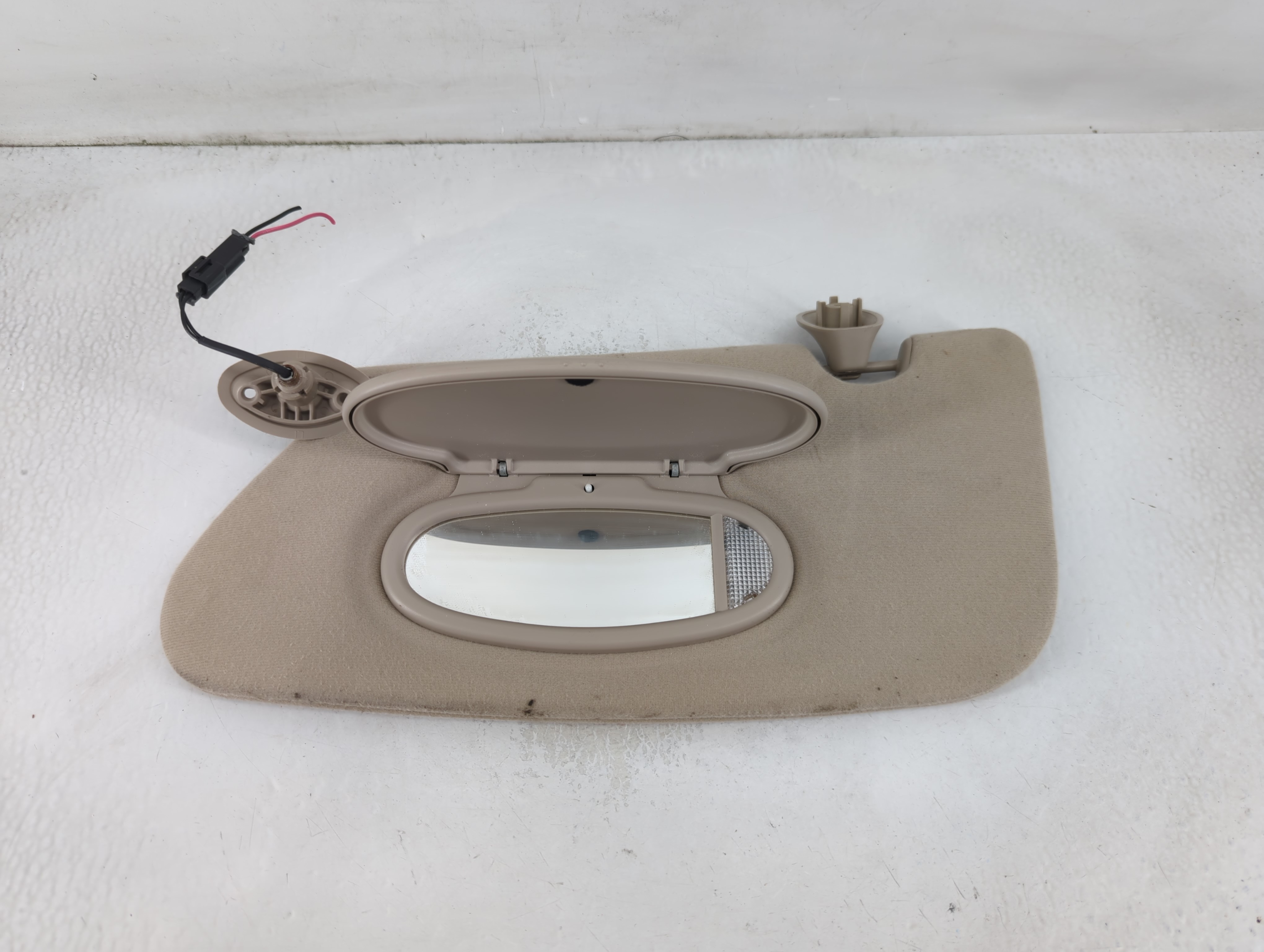 Picture of 2003-2005 Chrysler Pt Cruiser Driver Sun Visor Mirror Left Sunvisor 807063