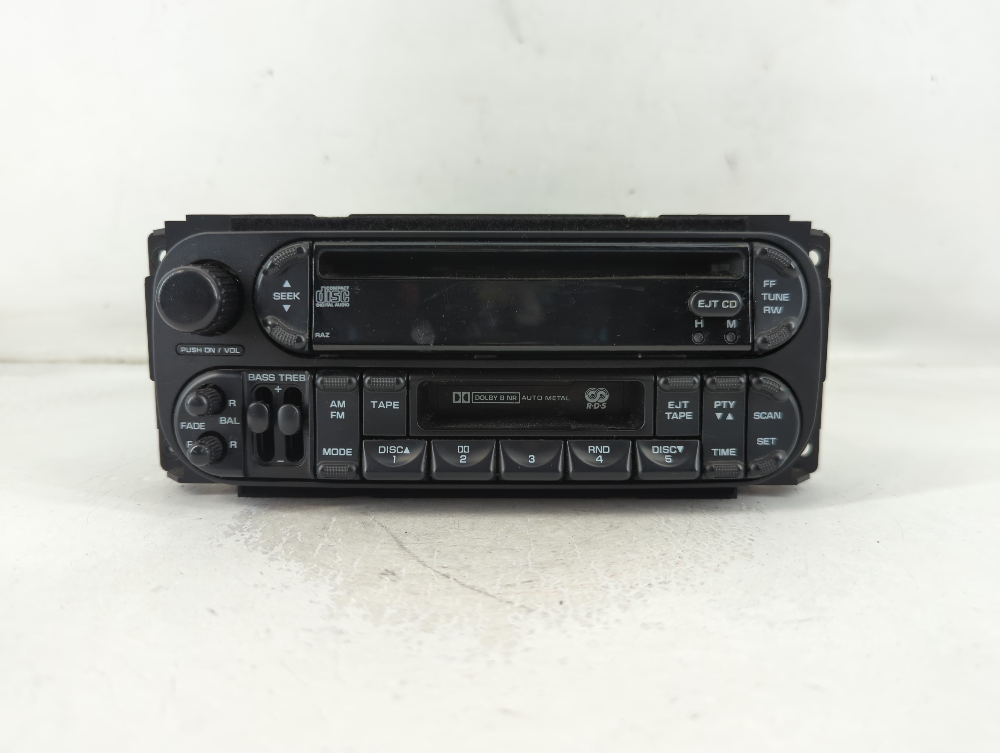 Picture of 2002-2005 Chrysler Pt Cruiser Am Fm Cd Player Radio Receiver 807073