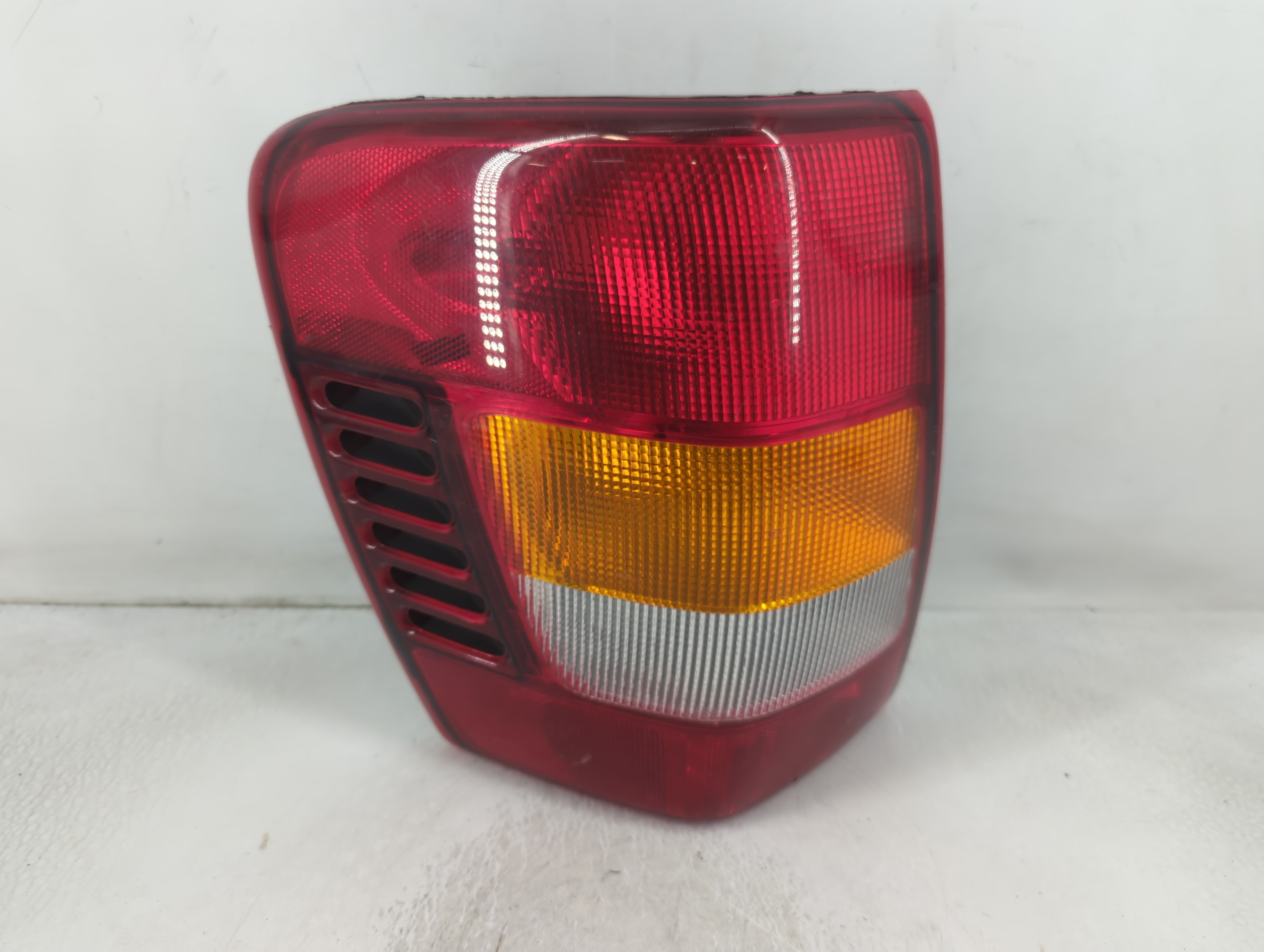Picture of 2003-2004 Jeep Grand Cherokee Driver Left Side Tail Light Taillight Oem 807432