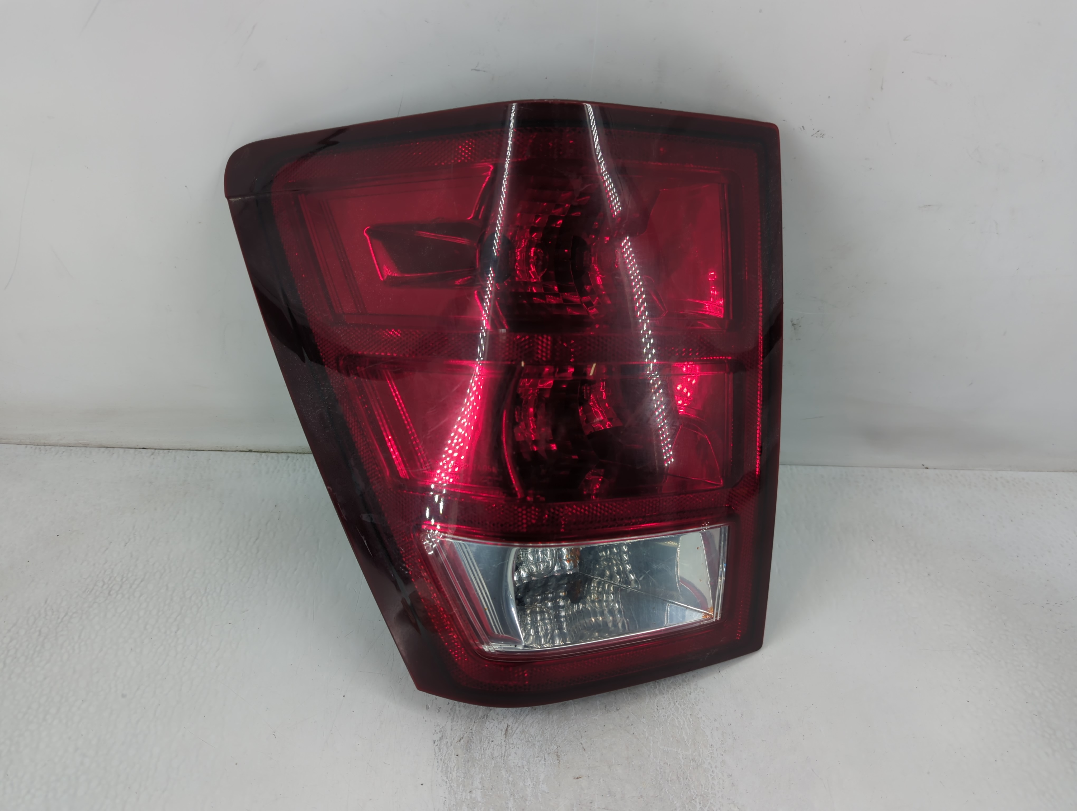 Picture of 2005-2006 Jeep Grand Cherokee Driver Left Side Tail Light Taillight Oem 807624