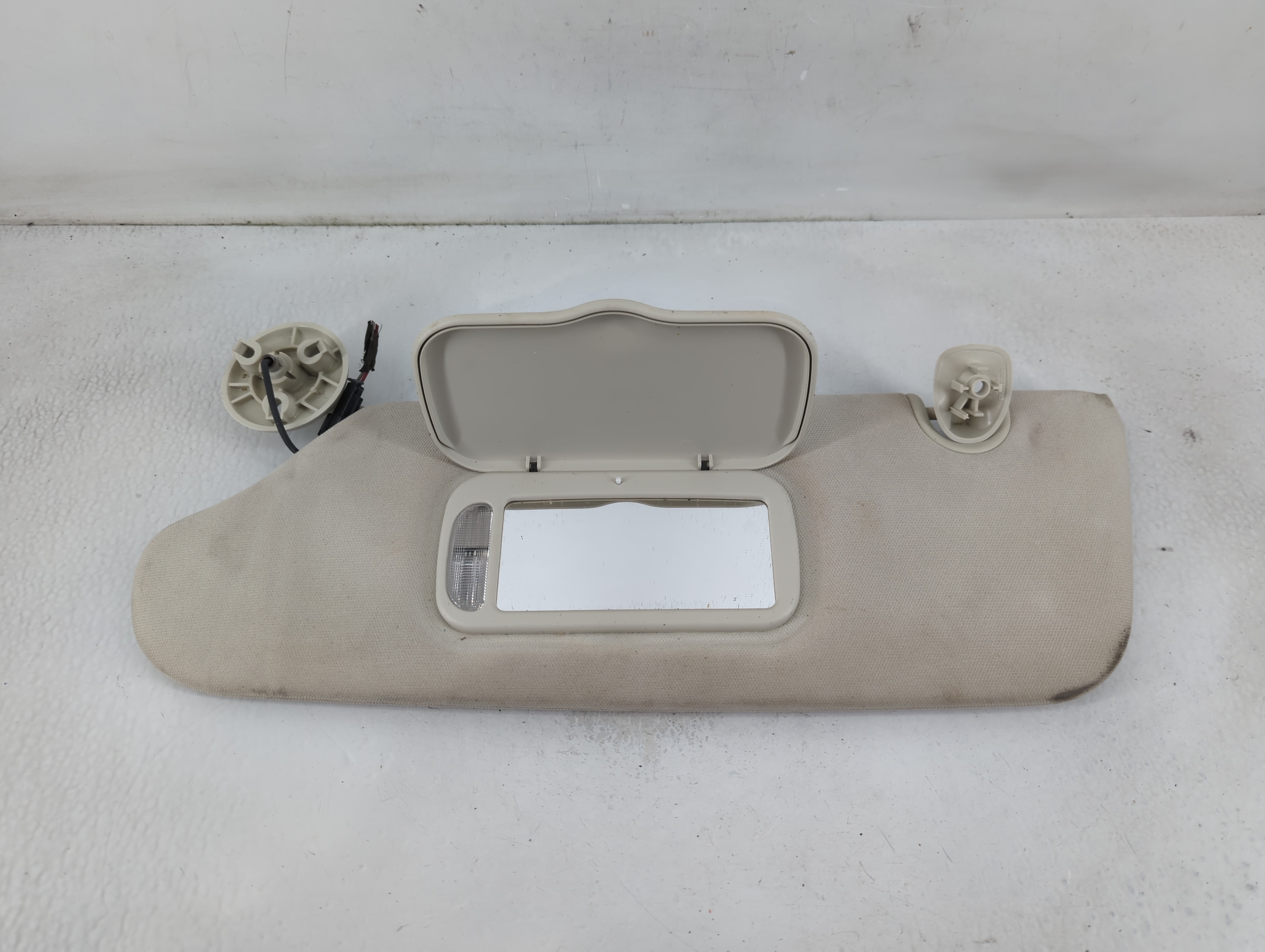 Picture of 2008-2010 Chrysler Town & Country Driver Sun Visor Mirror Left Sunvisor 807683