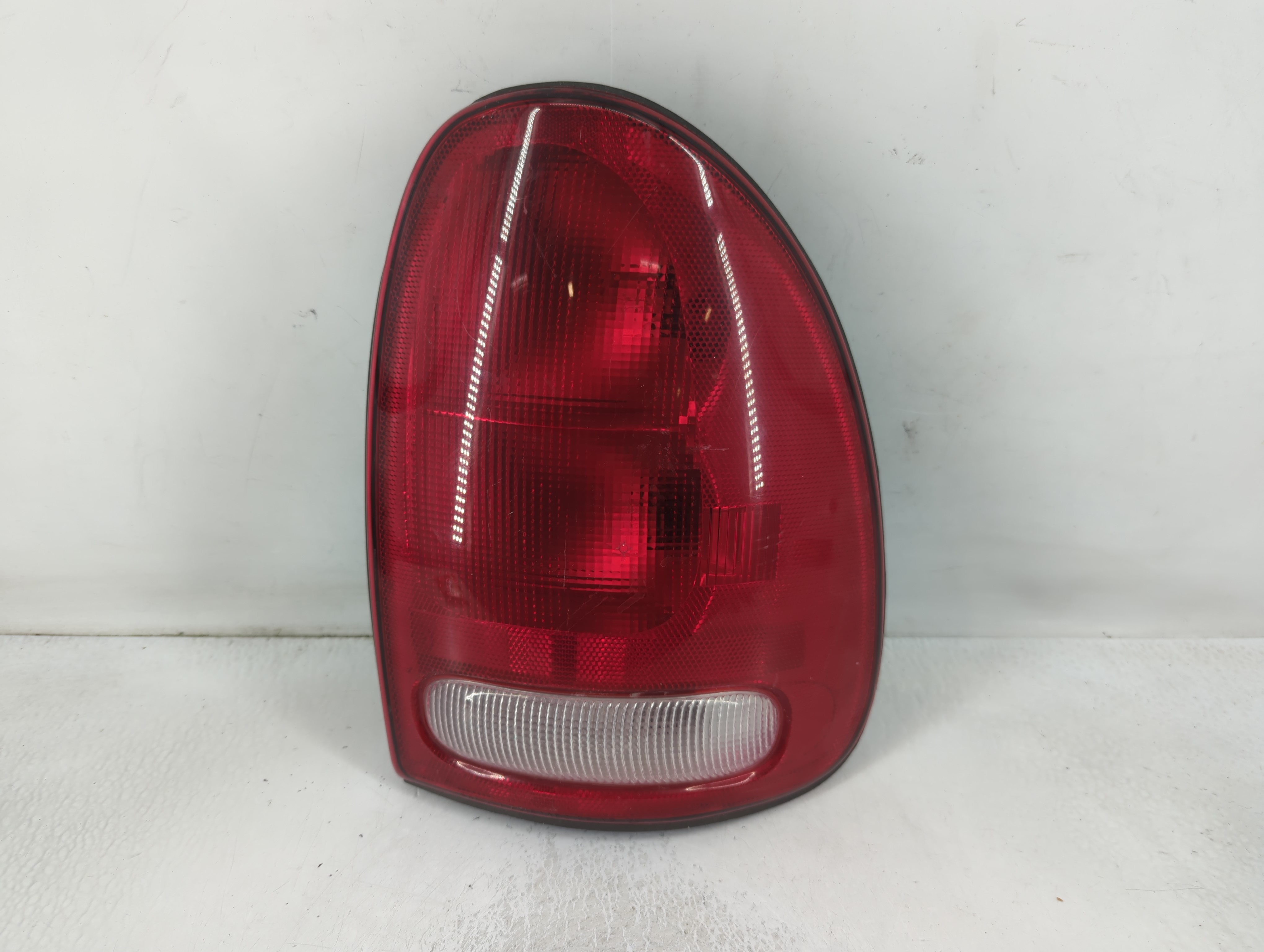 Chrysler Voyager Passenger Right Side Tail Light Taillight Oem 807813 - Oemusedautoparts1.com