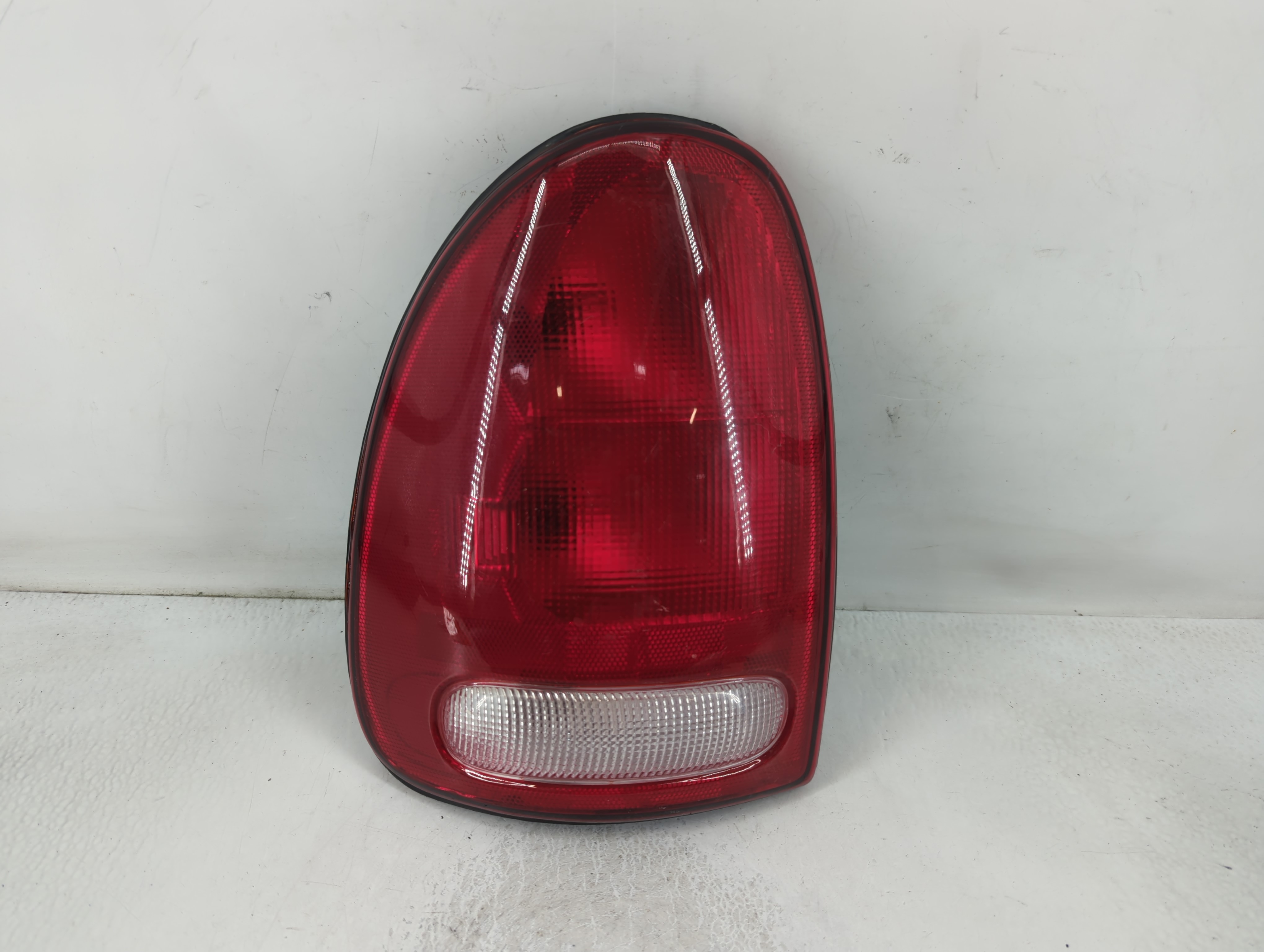 Chrysler Voyager Driver Left Side Tail Light Taillight Oem 807814 - Oemusedautoparts1.com