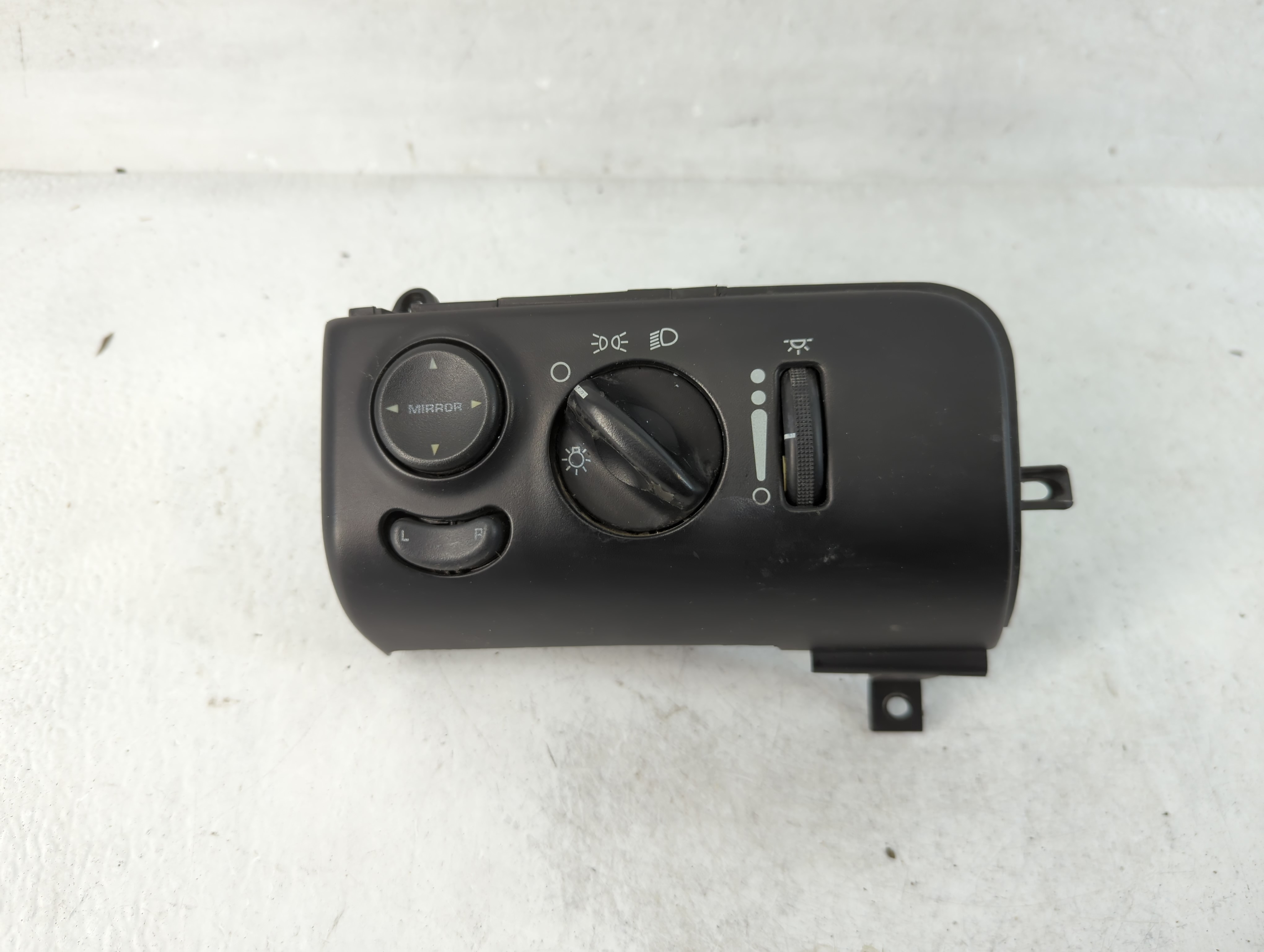 Picture of 1999 Chrysler Voyager Headlight Head Light Switch Lamp Control 807837