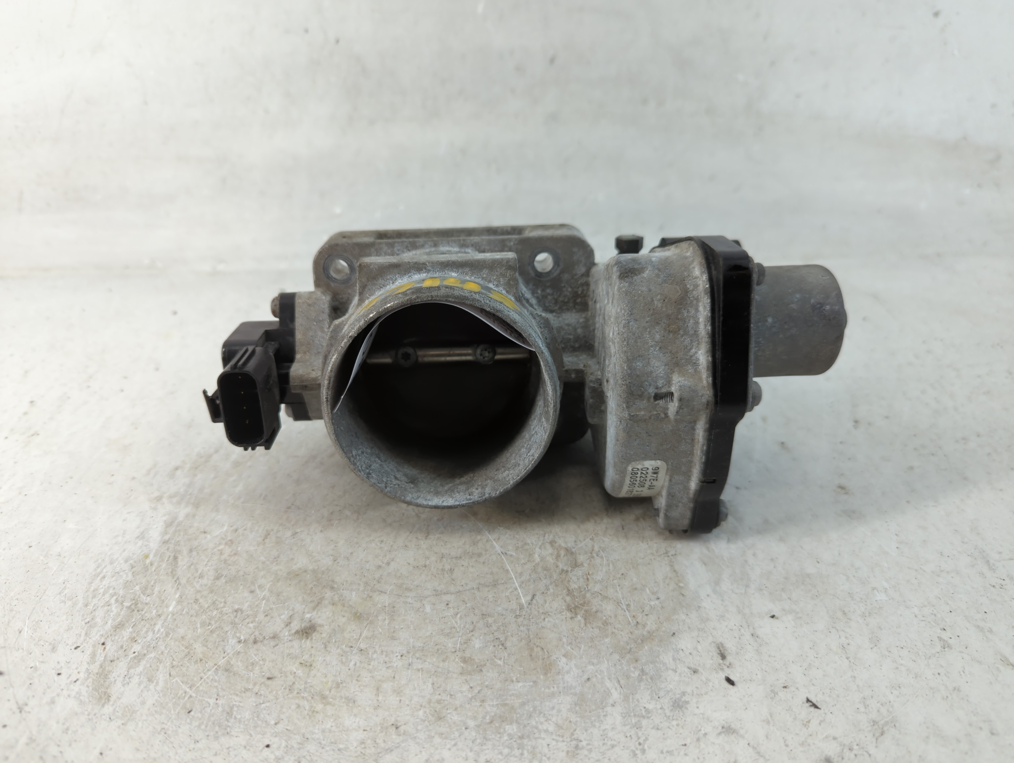 2005-2011 Lincoln Town Car Throttle Body 808586 - Oemusedautoparts1.com