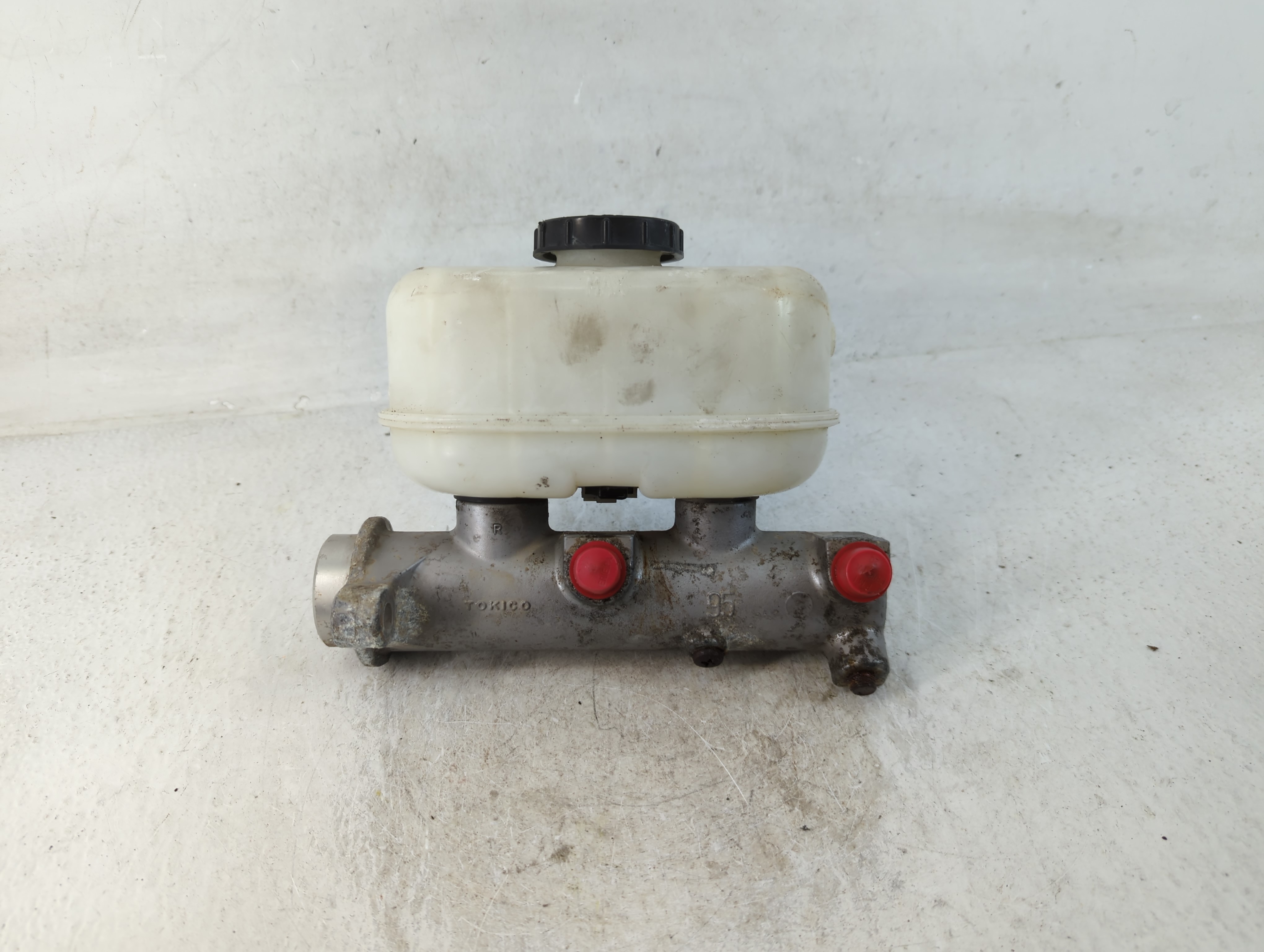 1999-2004 Ford F-350 Super Duty Brake Master Cylinder 808660 - Oemusedautoparts1.com