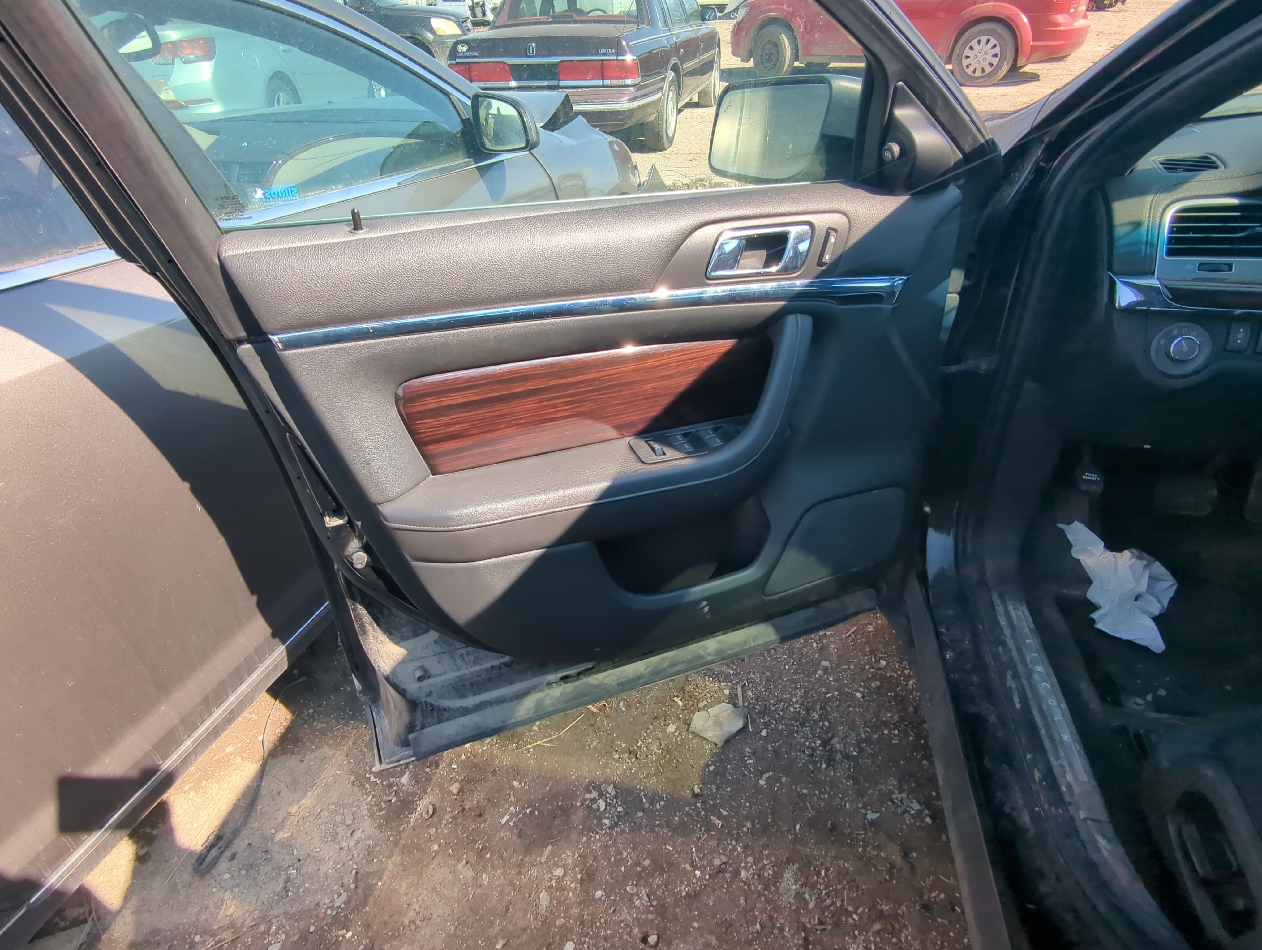 Picture of 2012 Lincoln Mks Front Left Driver Interior Door Panel Trim 810374