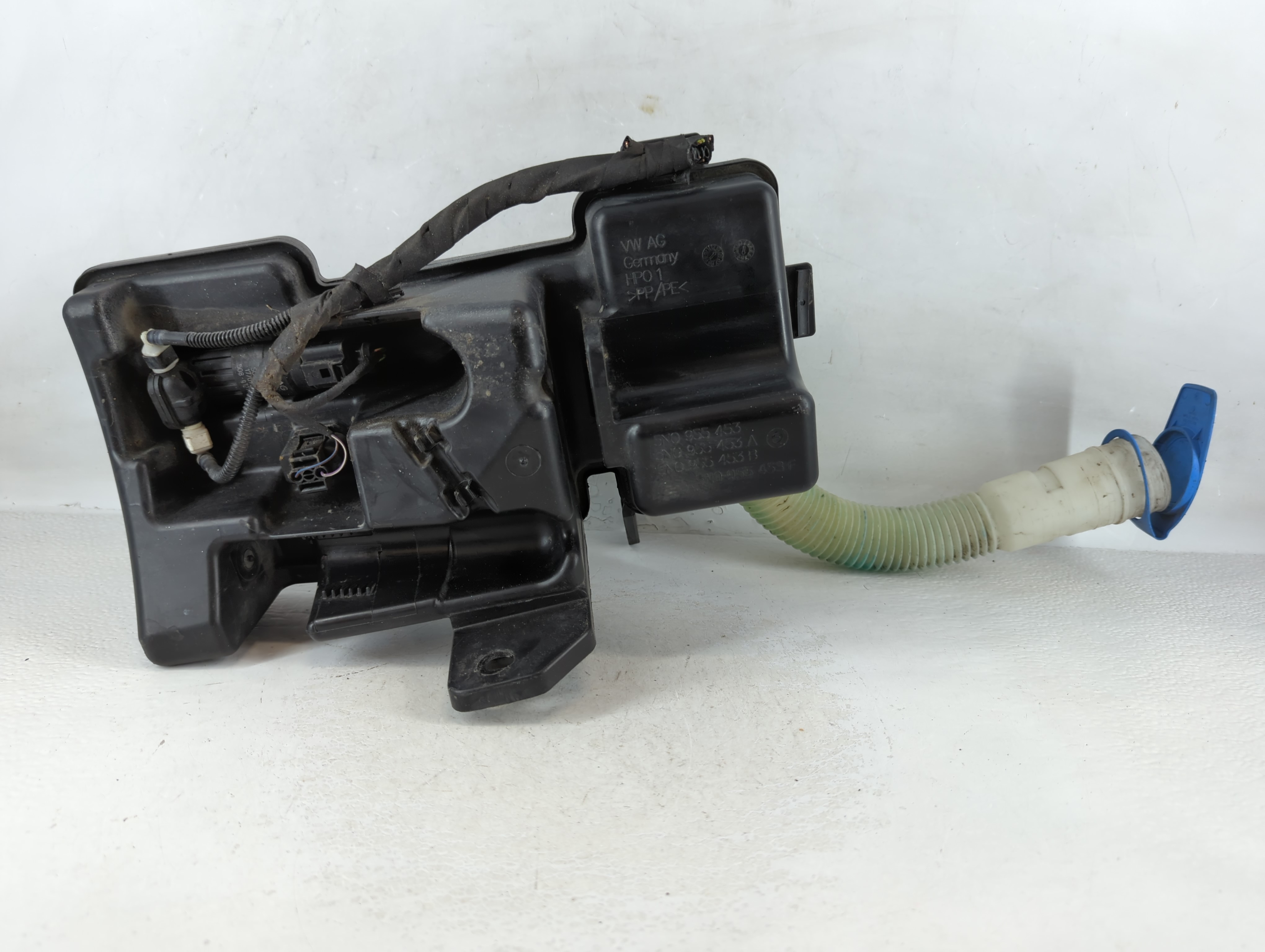 2009-2017 Volkswagen Tiguan Windshield Washer Fluid Reservoir Bottle Oem 811340 - Oemusedautoparts1.com