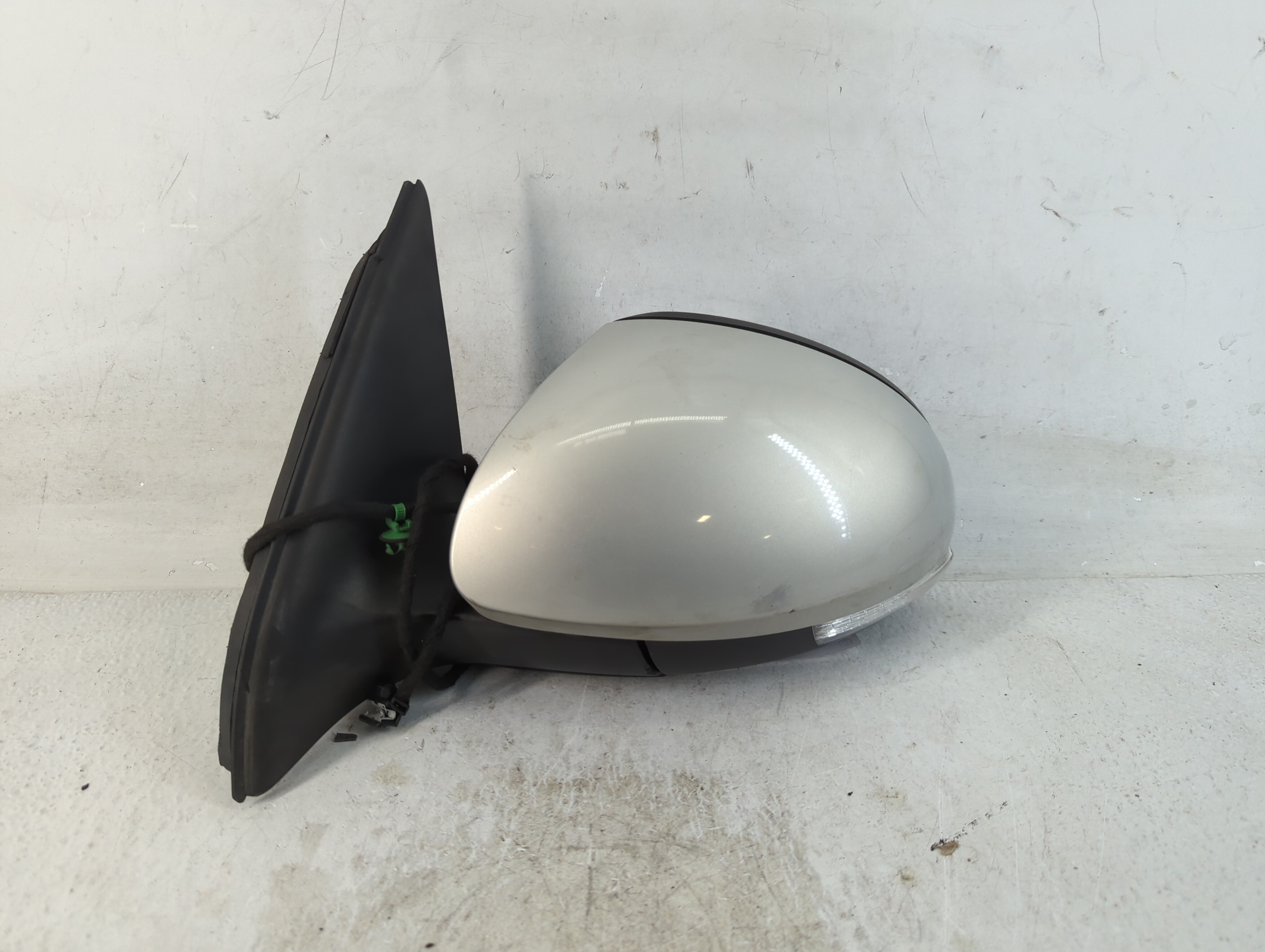 Picture of 2009-2018 Volkswagen Tiguan Driver Left Side View Power Door Mirror 811375