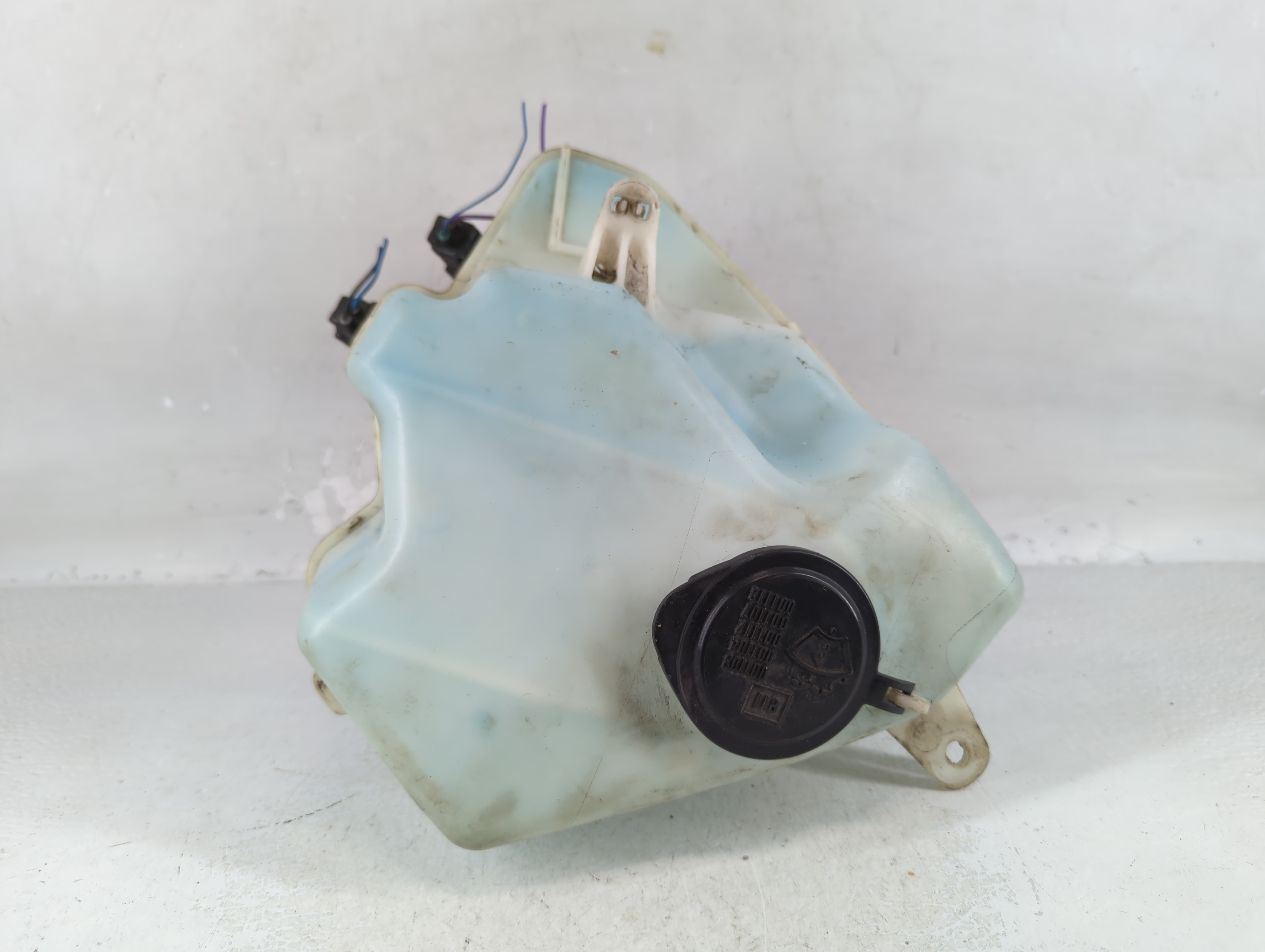 Picture of 2004-2009 Toyota Prius Windshield Washer Fluid Reservoir Bottle Oem 811391