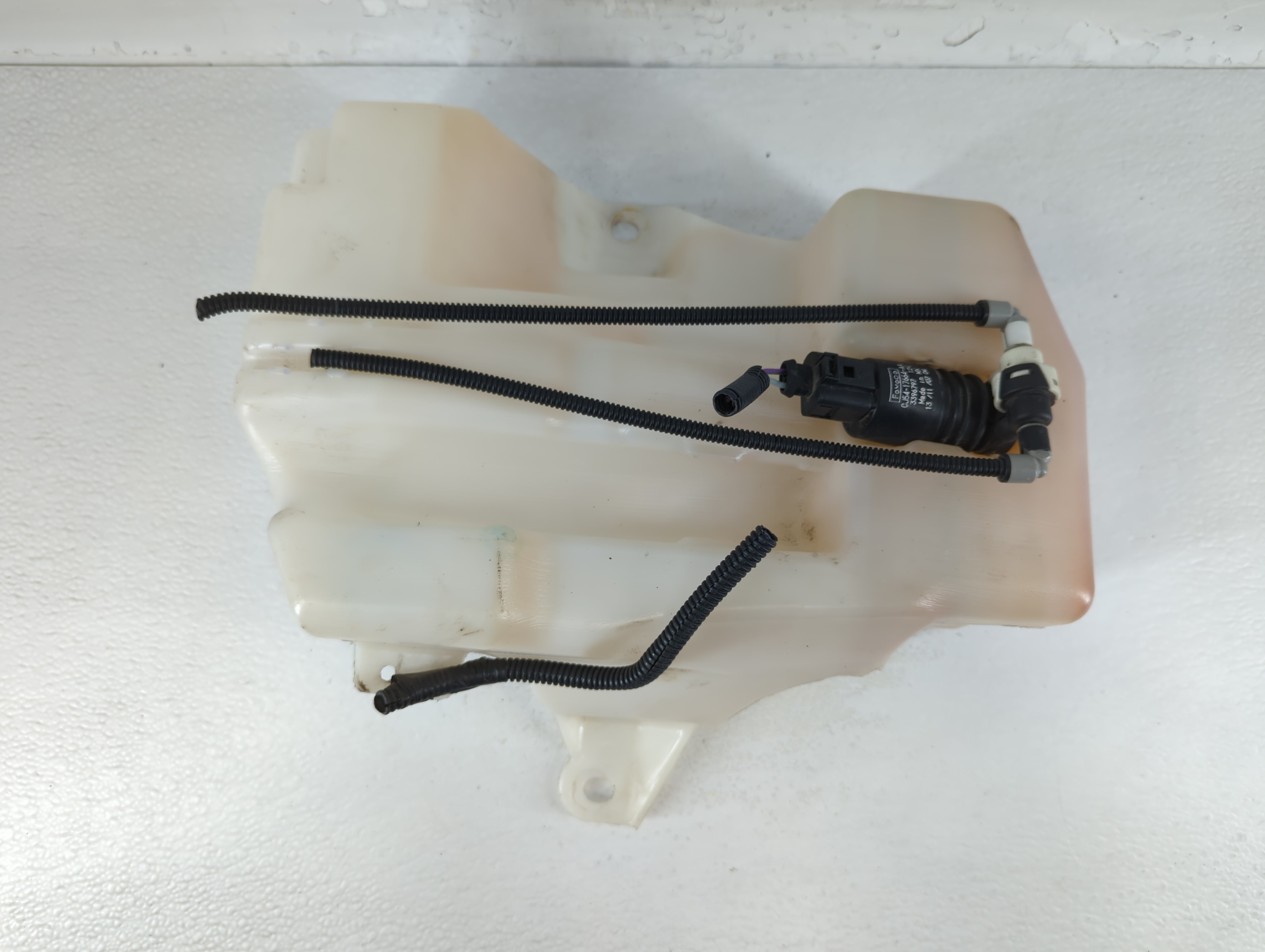 2013-2014 Ford Escape Windshield Washer Fluid Reservoir Bottle Oem 811394 - Oemusedautoparts1.com