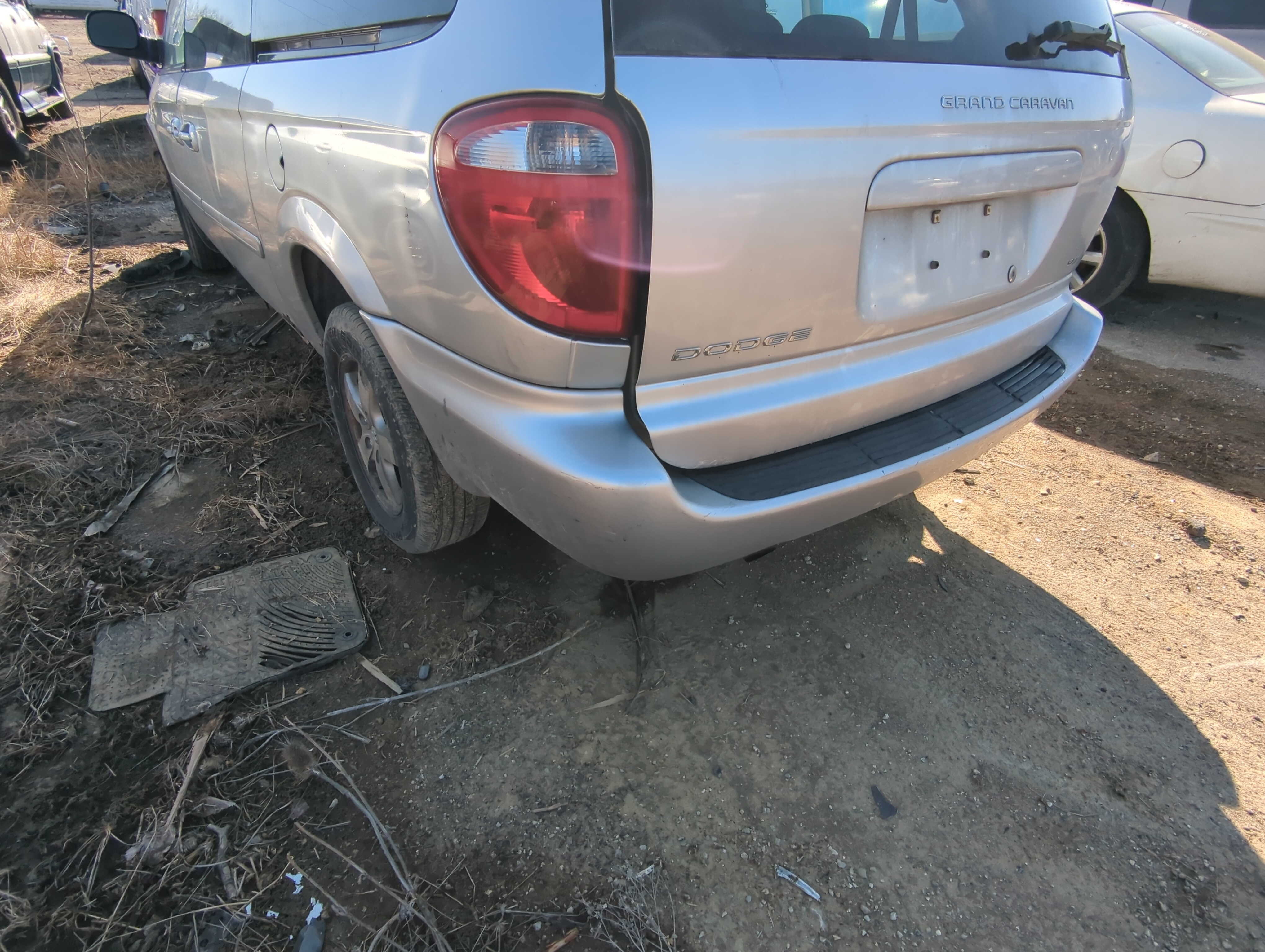 Picture of 2005-2007 Dodge Caravan Rear Bumper Assembly Oem 811460