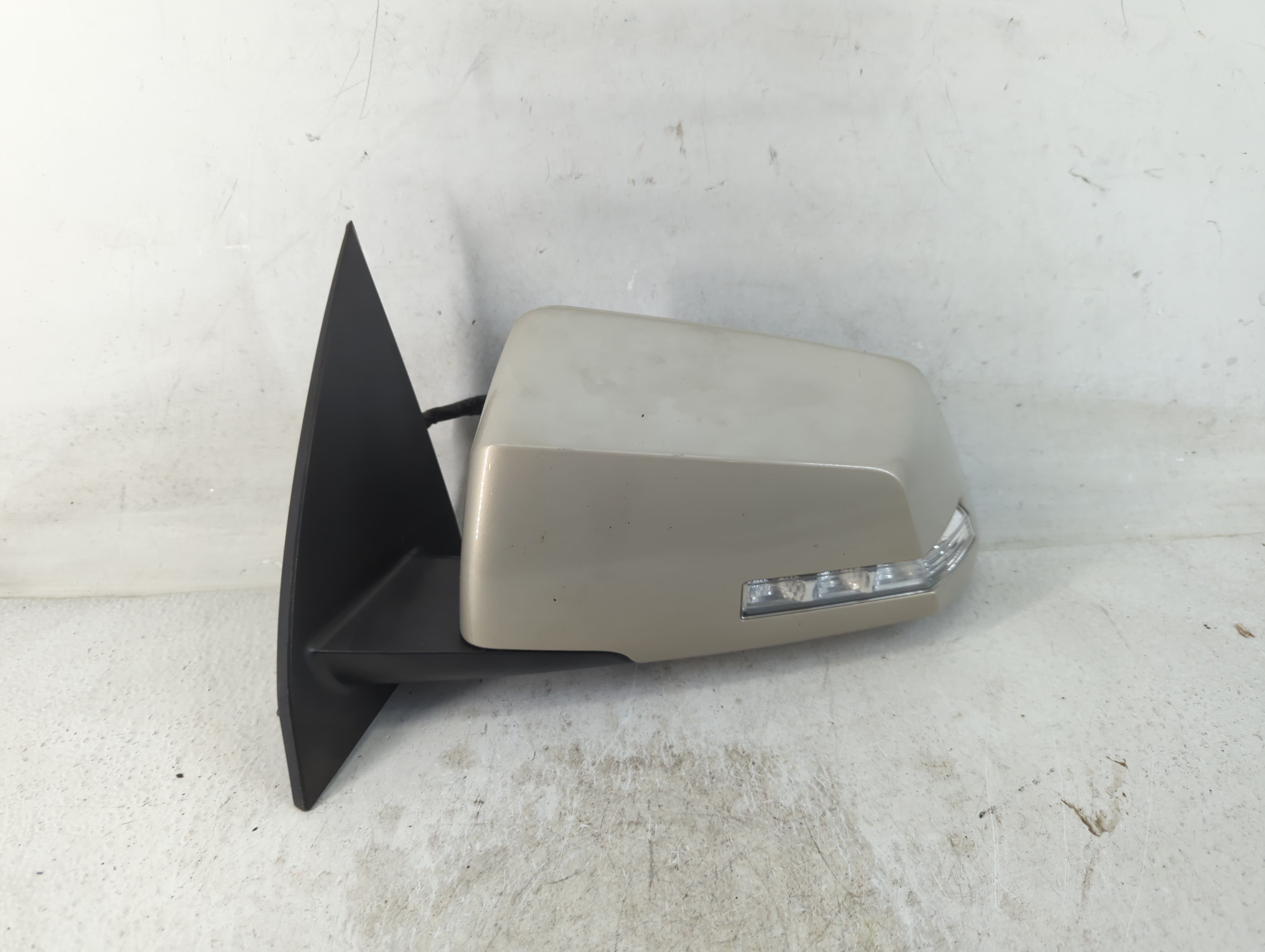 2007-2008 Gmc Acadia Driver Left Side View Power Door Mirror Beige 811568 - Oemusedautoparts1.com