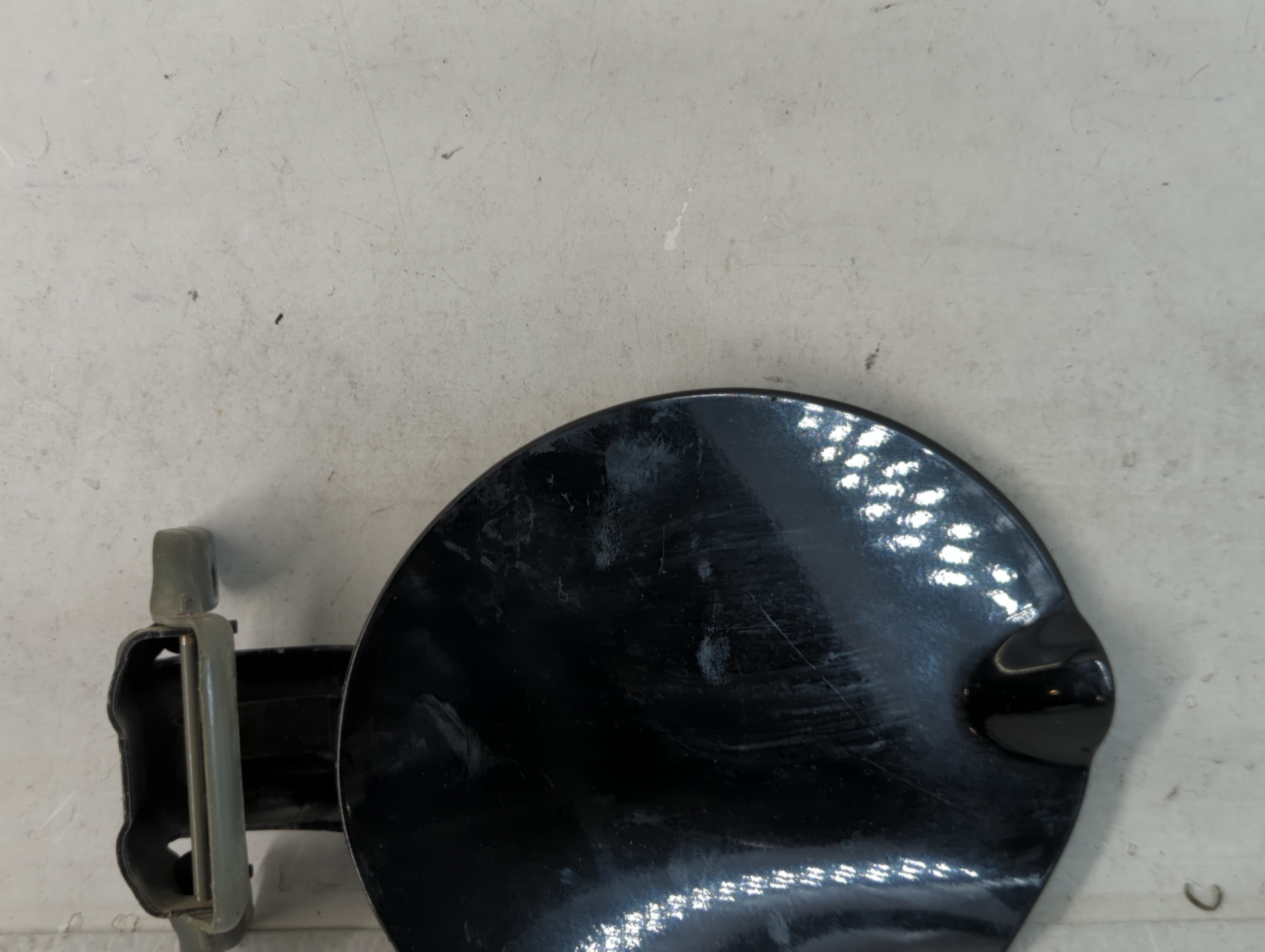 2007 Ford Escape Fuel Tank Door Lid Gas Tank Black 811583 - Oemusedautoparts1.com