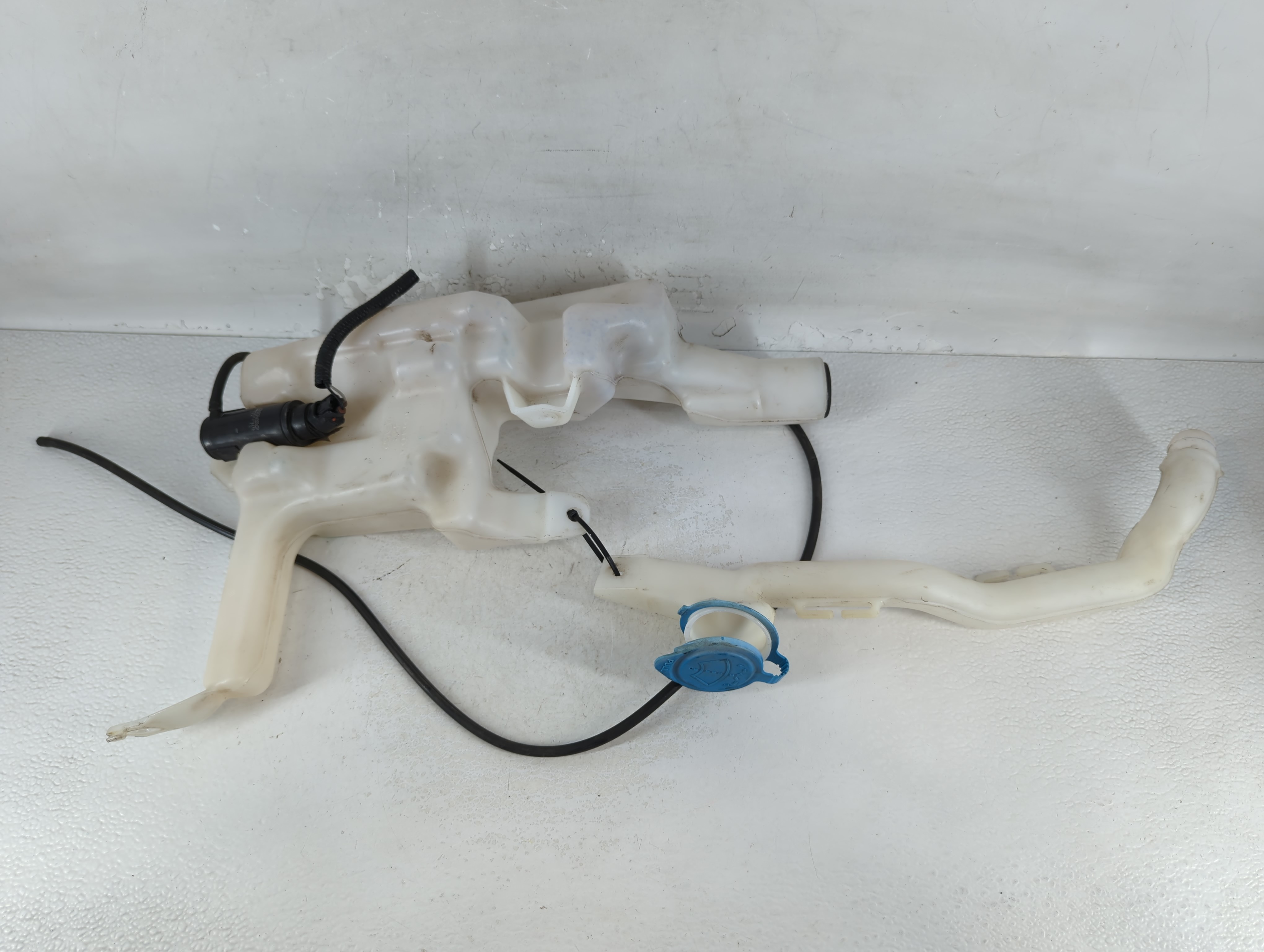2016-2021 Honda Civic Windshield Washer Fluid Reservoir Bottle Oem 811796 - Oemusedautoparts1.com