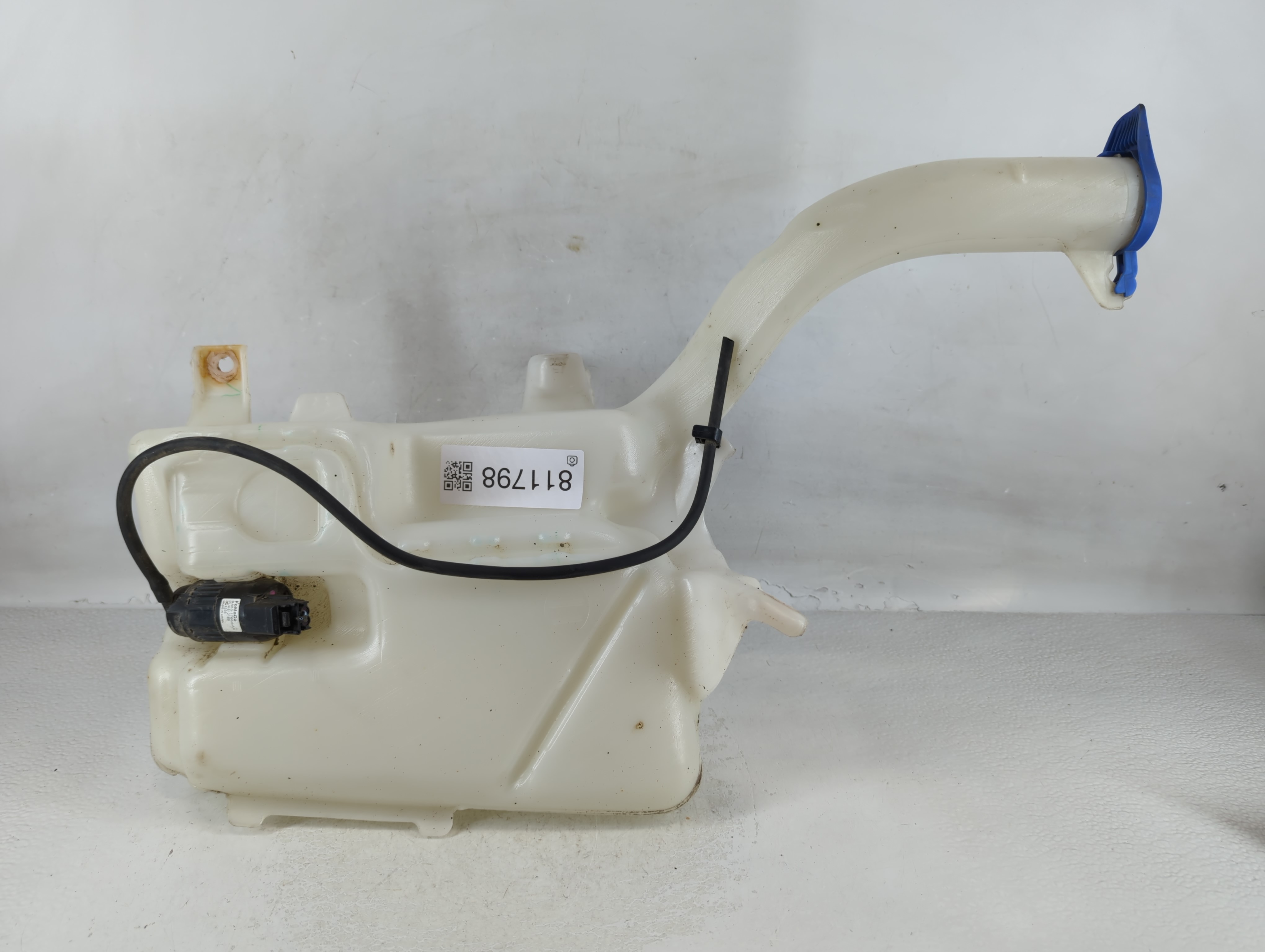 2013-2014 Ford Fusion Windshield Washer Fluid Reservoir Bottle Oem 811798 - Oemusedautoparts1.com