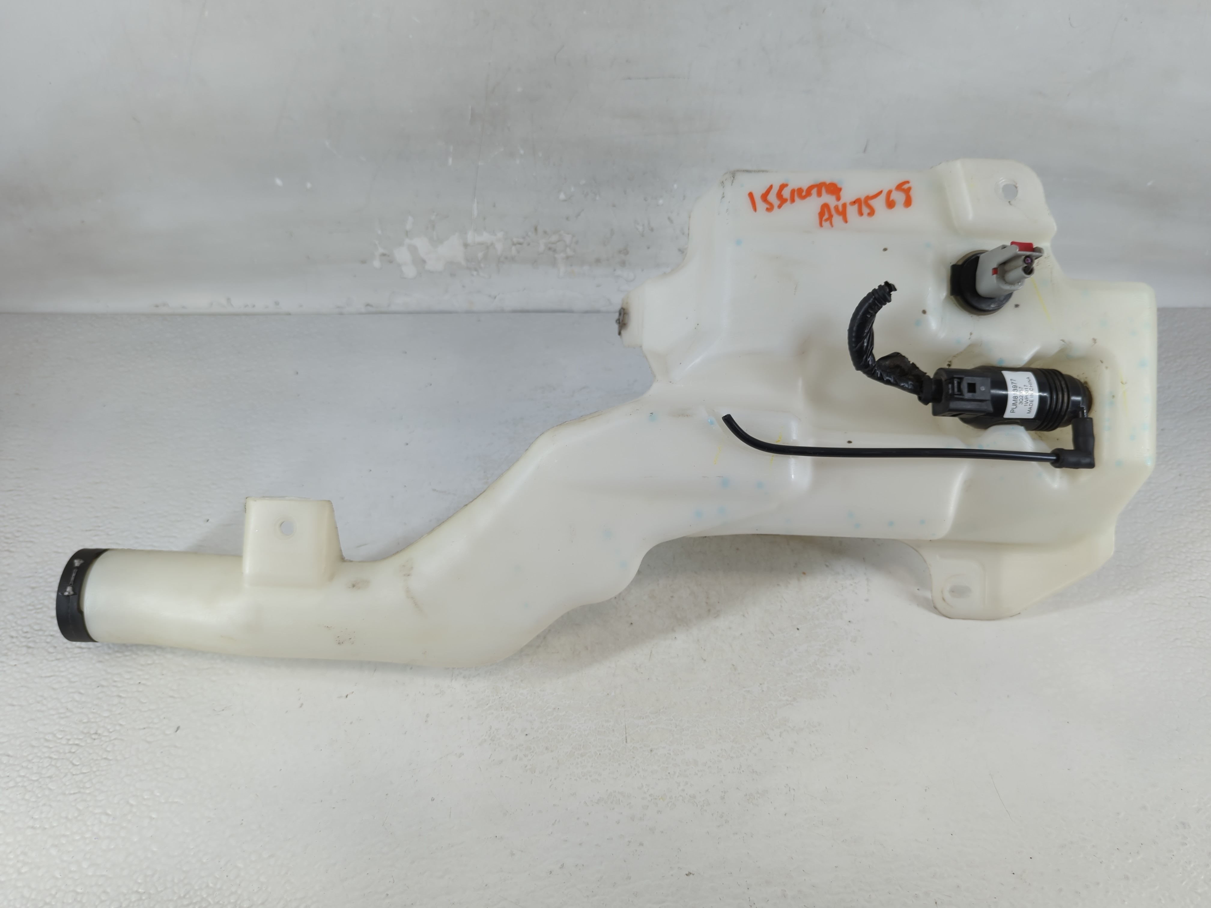 2015-2019 Gmc Sierra 1500 Windshield Washer Fluid Reservoir Bottle Oem 811799 - Oemusedautoparts1.com