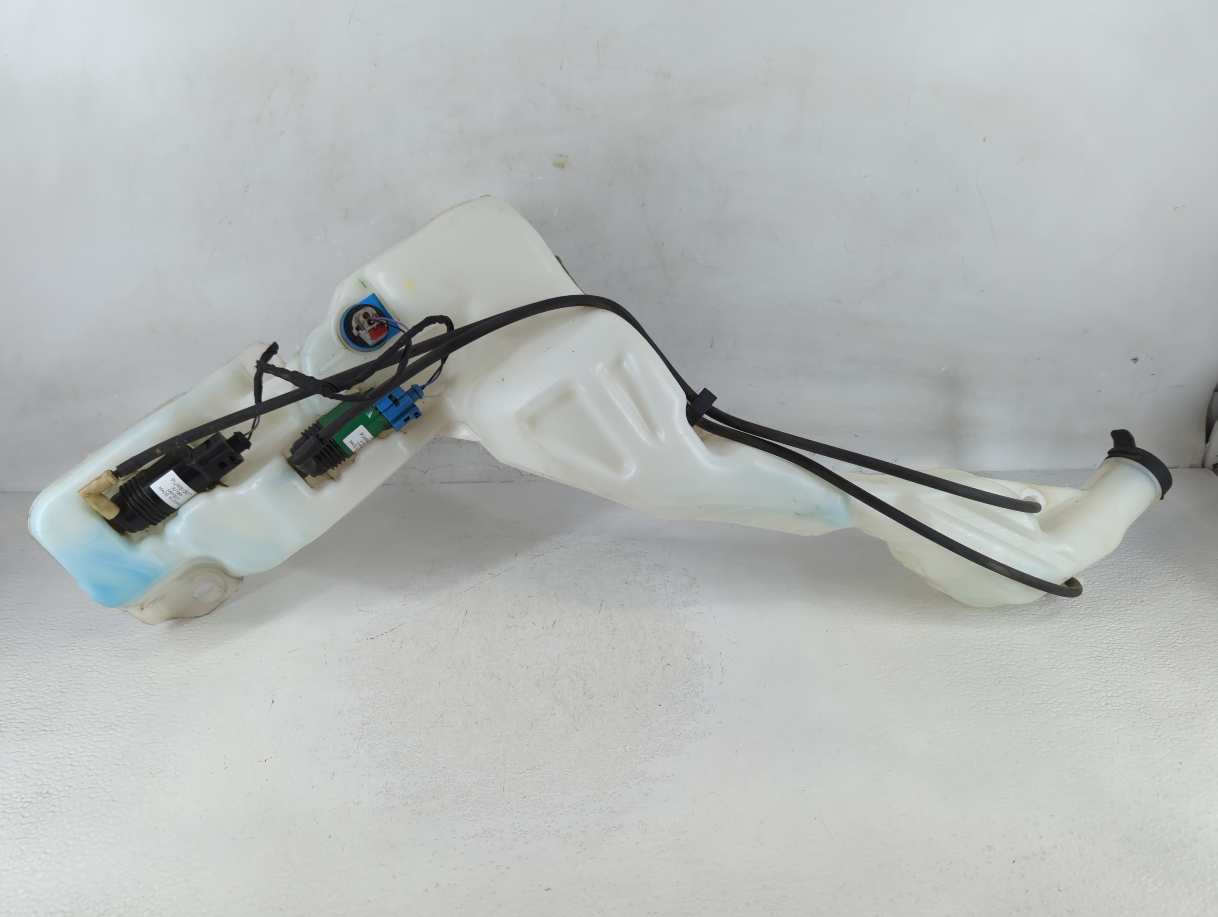 2018-2022 Chevrolet Equinox Windshield Washer Fluid Reservoir Bottle Oem 811800 - Oemusedautoparts1.com
