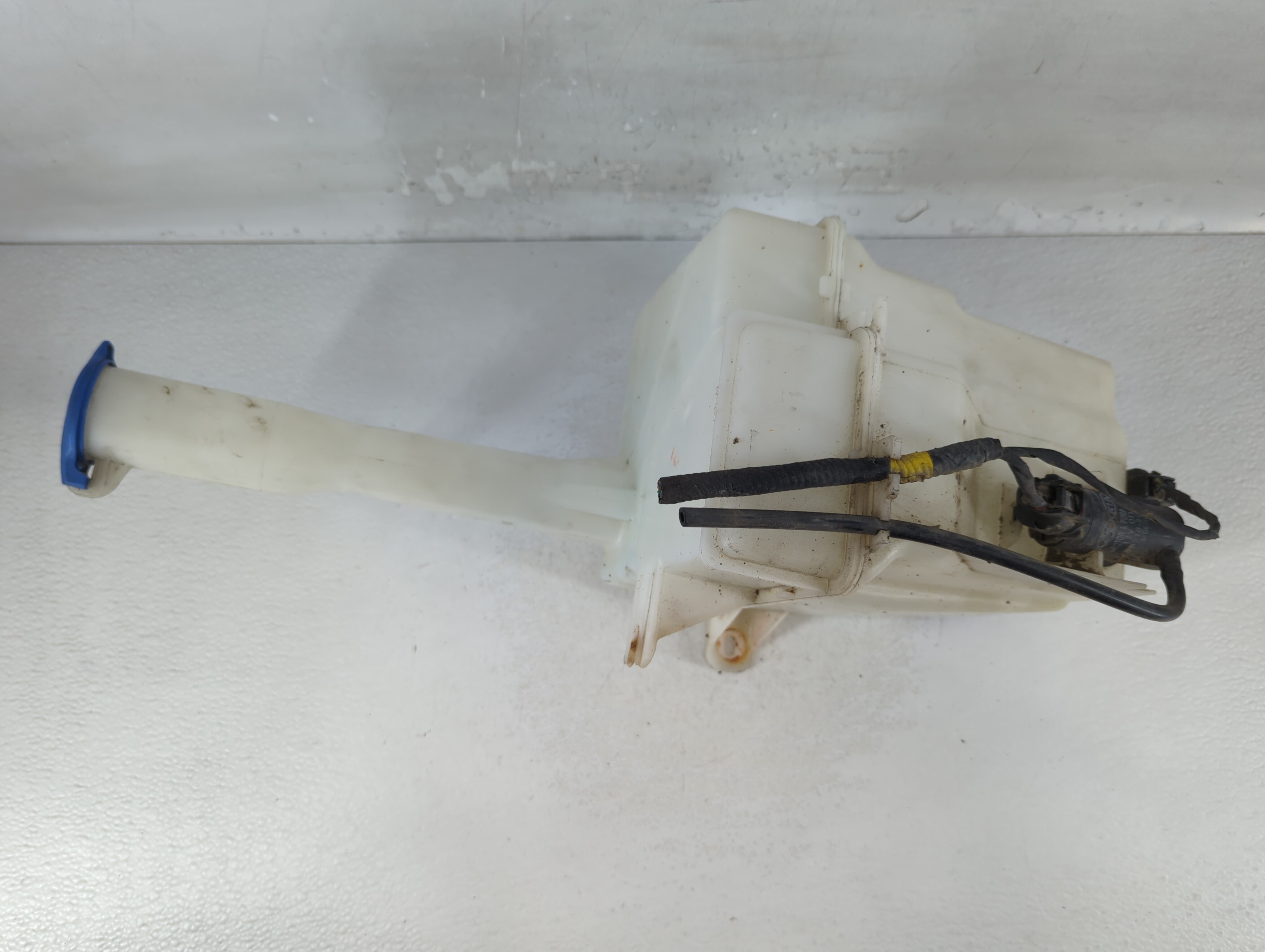 2011-2015 Hyundai Sonata Windshield Washer Fluid Reservoir Bottle Oem 811801 - Oemusedautoparts1.com
