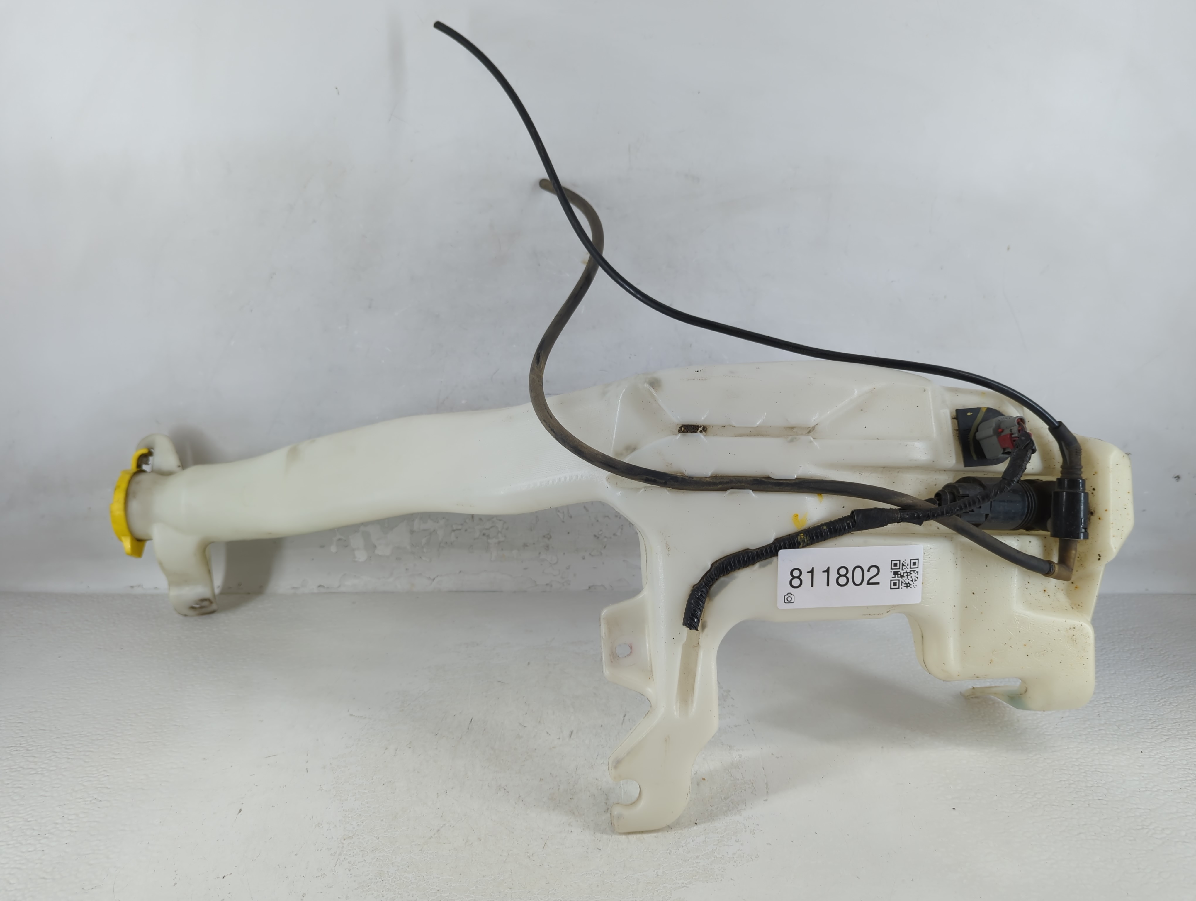 2011 Jeep Grand Cherokee Windshield Washer Fluid Reservoir Bottle Oem 811802 - Oemusedautoparts1.com