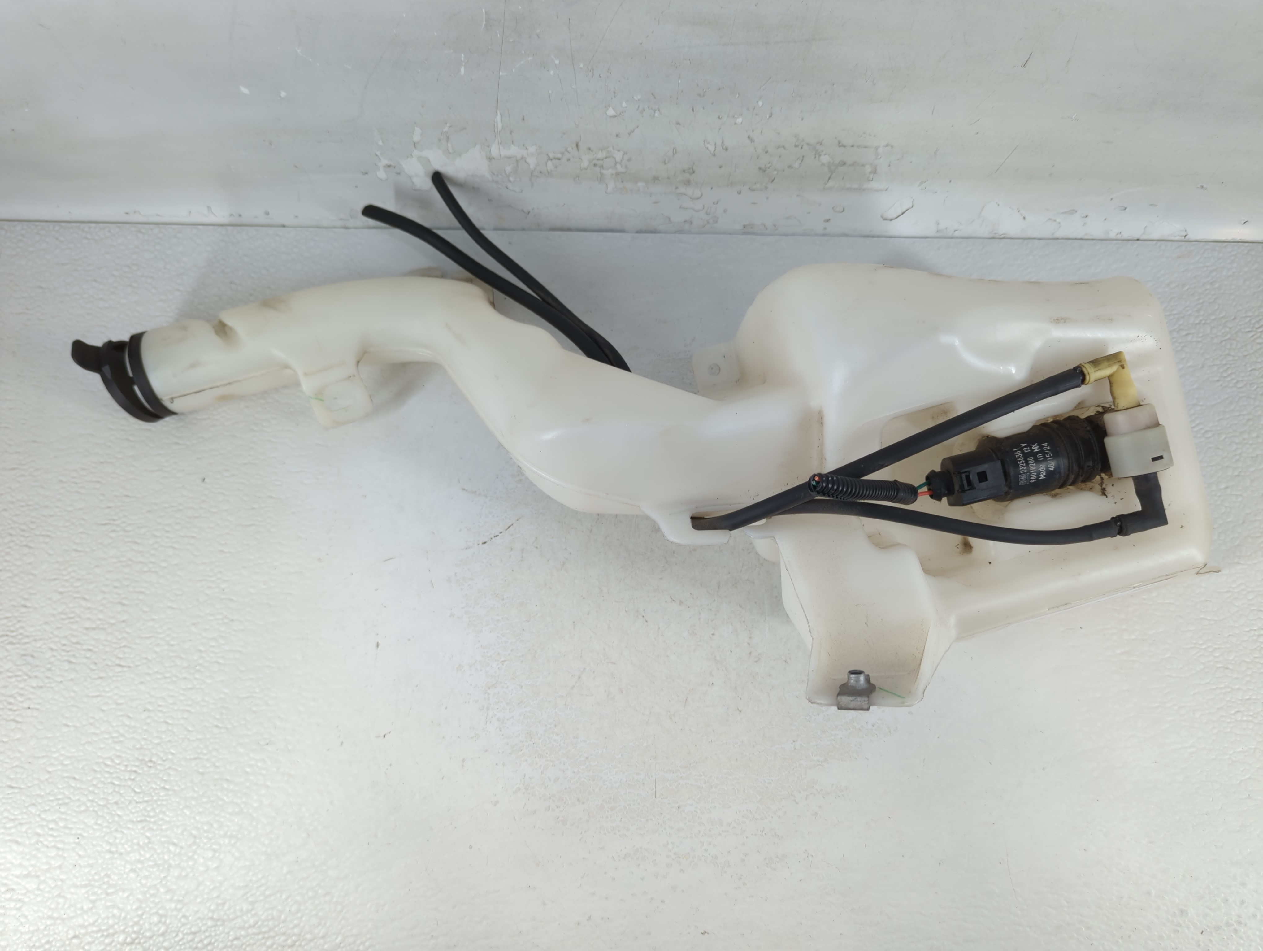 2010-2017 Gmc Terrain Windshield Washer Fluid Reservoir Bottle Oem 811806 - Oemusedautoparts1.com