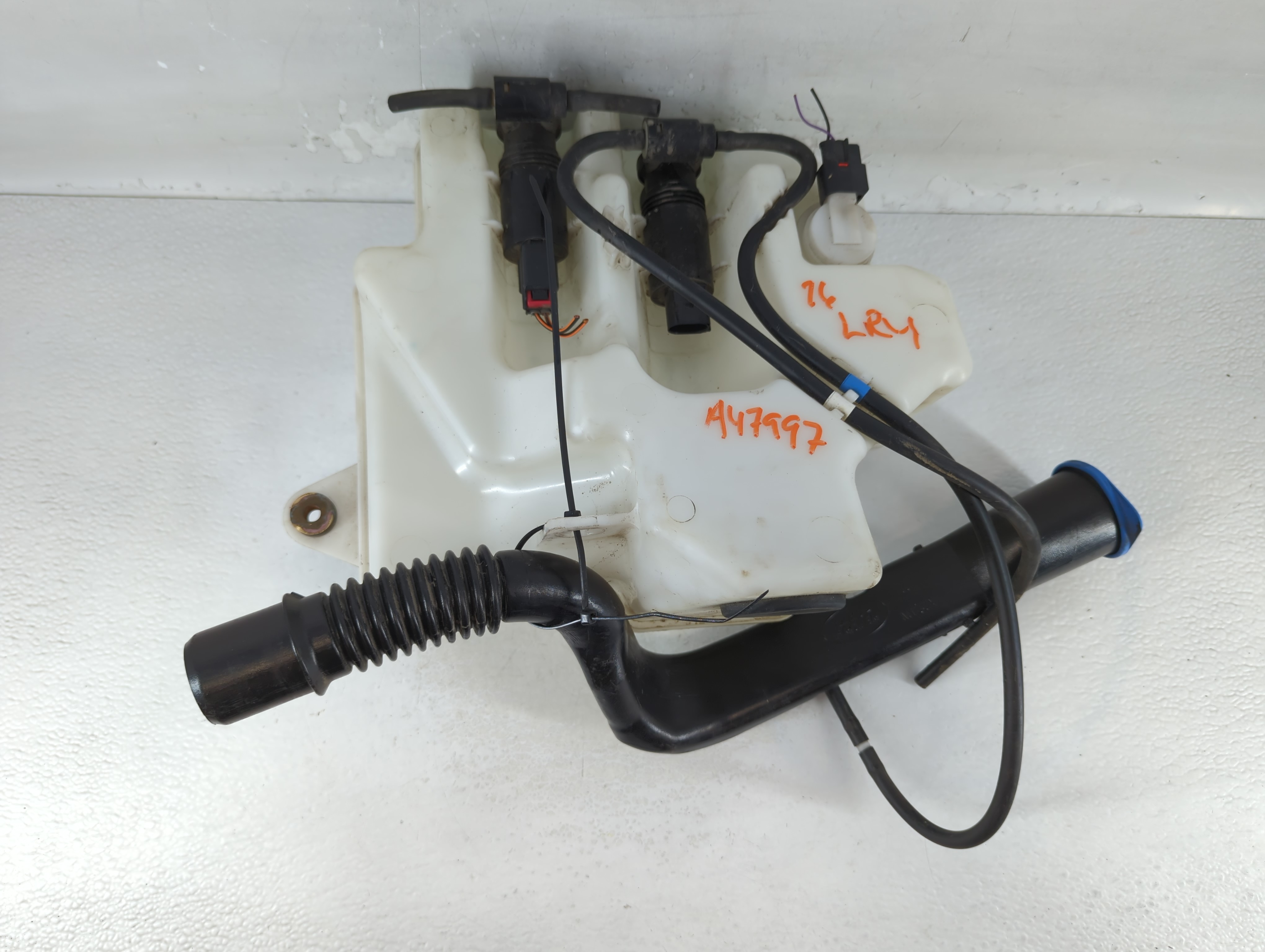 Picture of 2010 Land Rover Range Rover Sport Windshield Washer Fluid Reservoir Bottle Oem 811808
