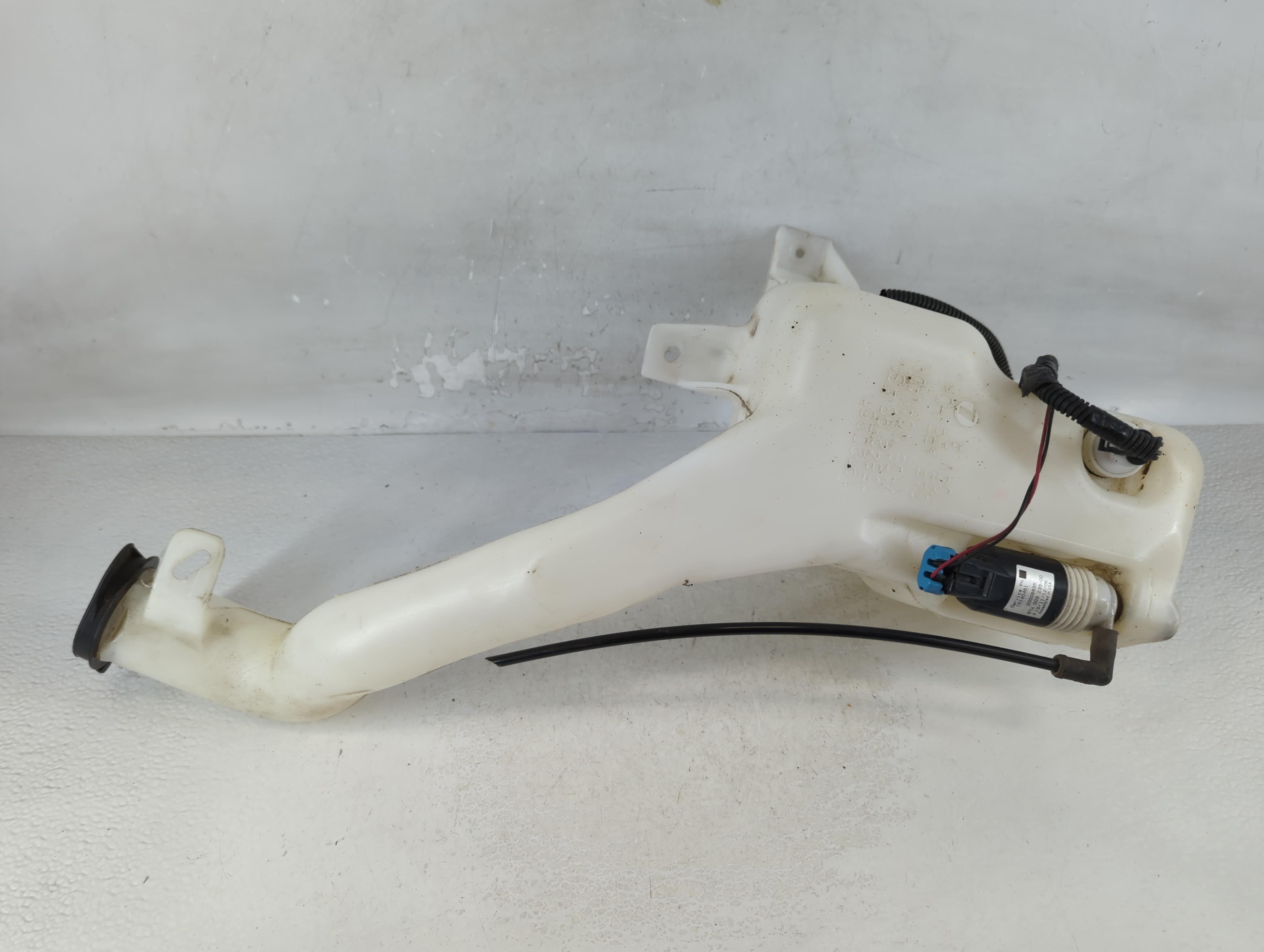 2006-2009 Buick Lacrosse Windshield Washer Fluid Reservoir Bottle Oem 811810 - Oemusedautoparts1.com